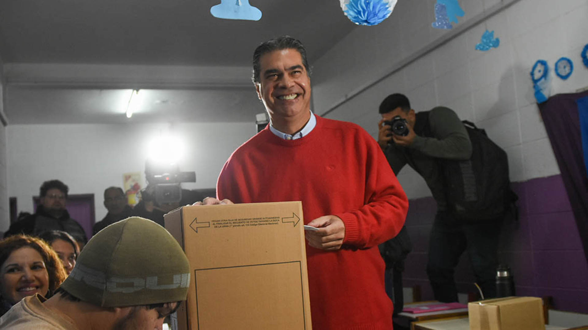 El gobernador de Chaco, Jorge Capitanich, voto a primera hora de la mañana