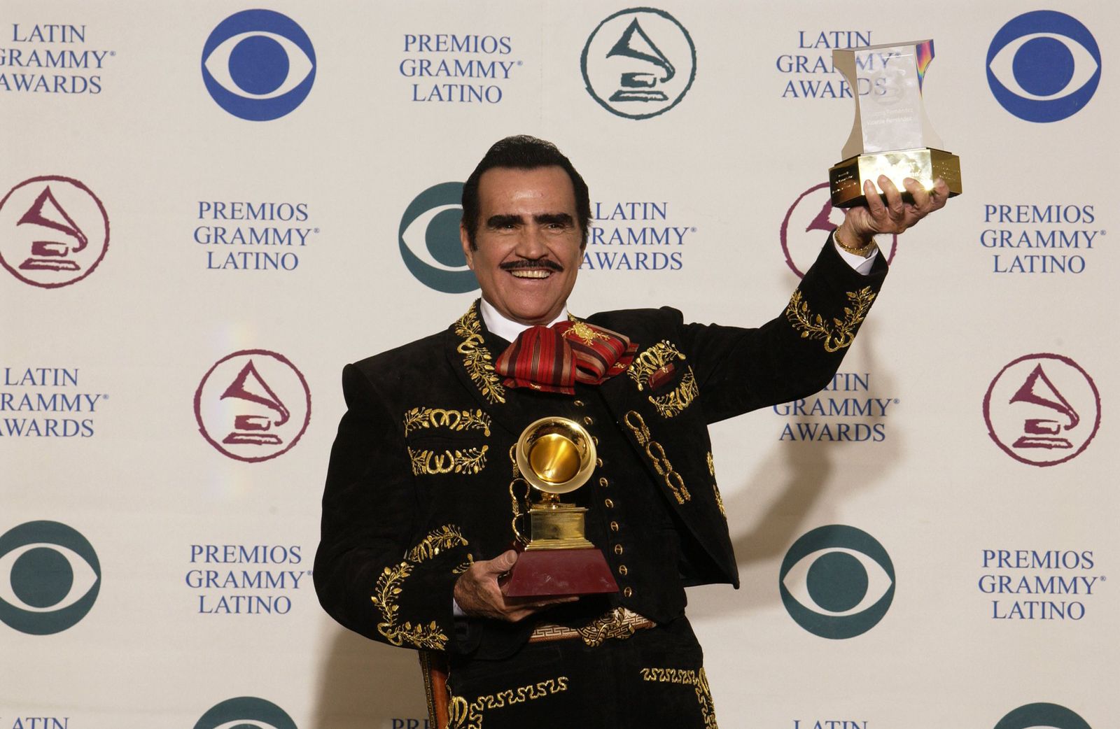 Vicente Fernández  ganó más de un premio de La Academia de la Grabación Latina
Foto: Twitter/@LatinGRAMMYs