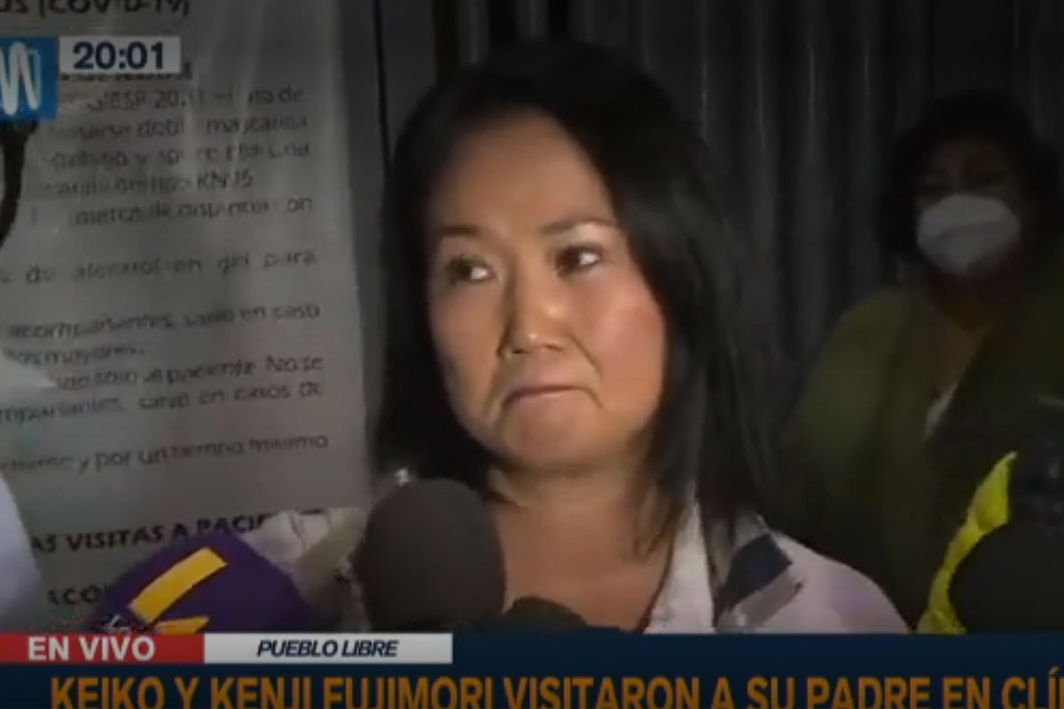Keiko Fujimori declaró a la prensa tras visitar a su padre, Alberto Fujimori, en una clínica local.