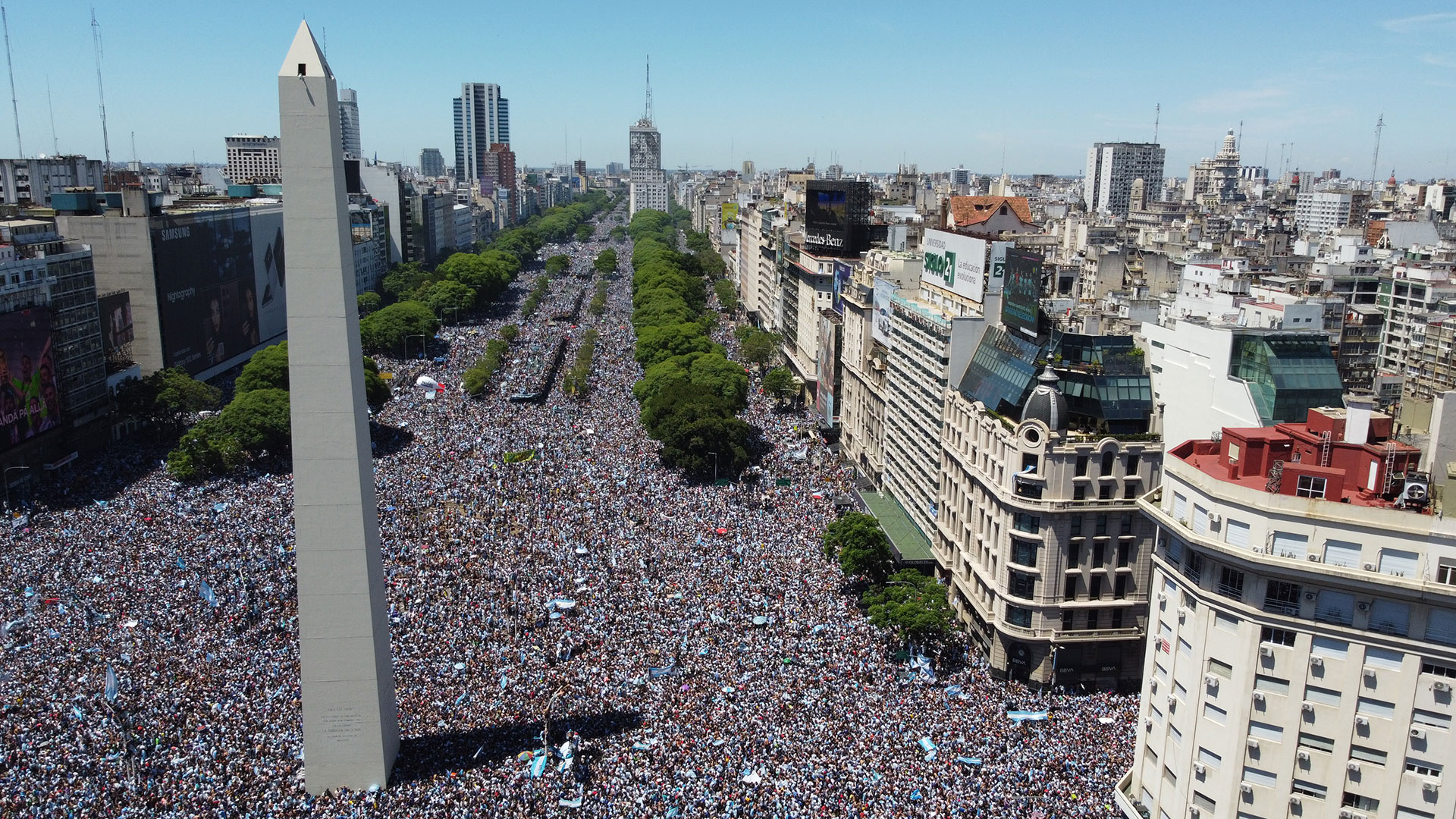 Image of an unprecedented mobilization: five million people took to the streets to celebrate the World Cup (Télam)