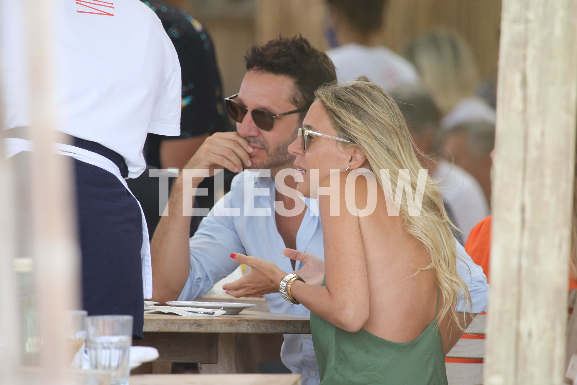 Una de las primeras imágenes de Benjamín Vicuña y Eli Sulichin juntos en Punta del Este (RS fotos)