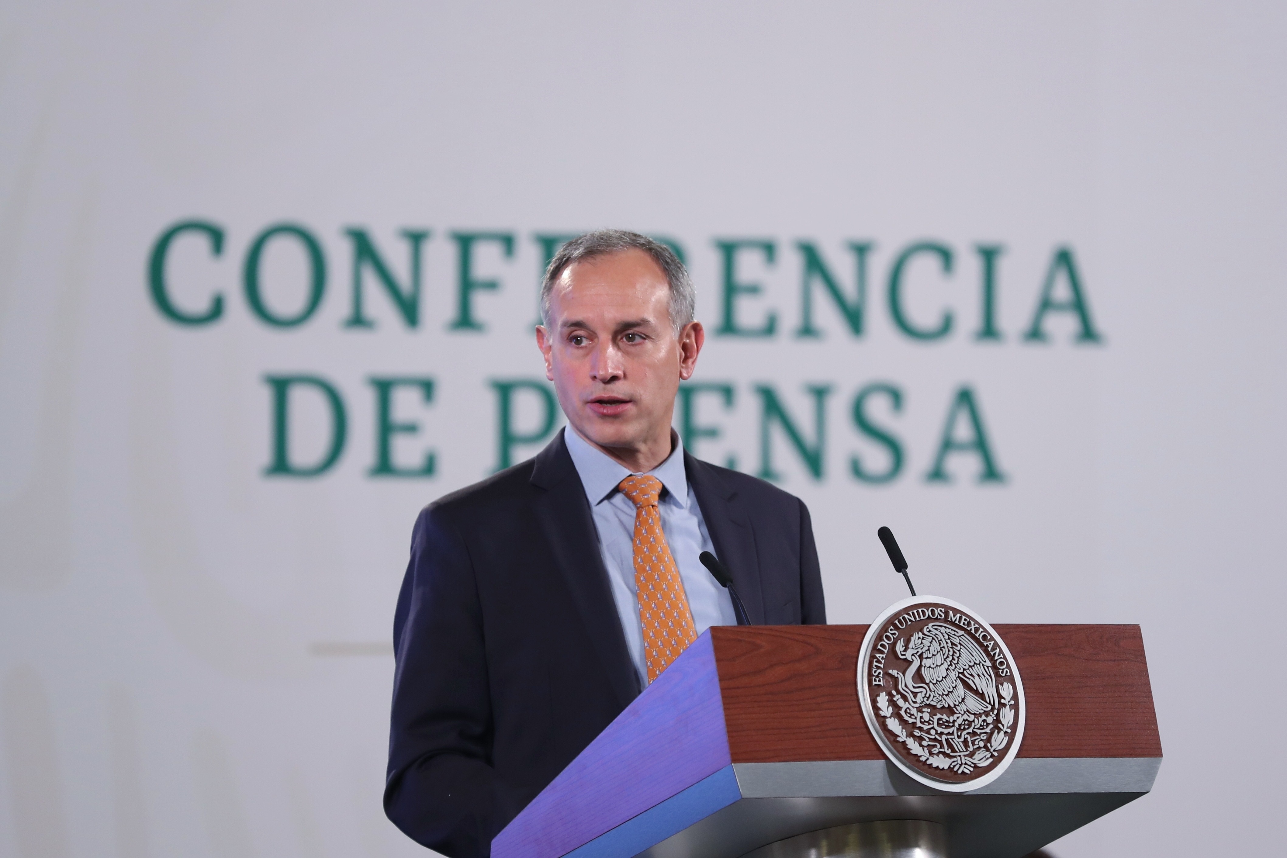 Hugo López-Gatell habló de los tres ejes que tomó en cuenta en gobierno para el plan de vacunación en México. (Foto; EFE/ Sáshenka Gutiérrez)
