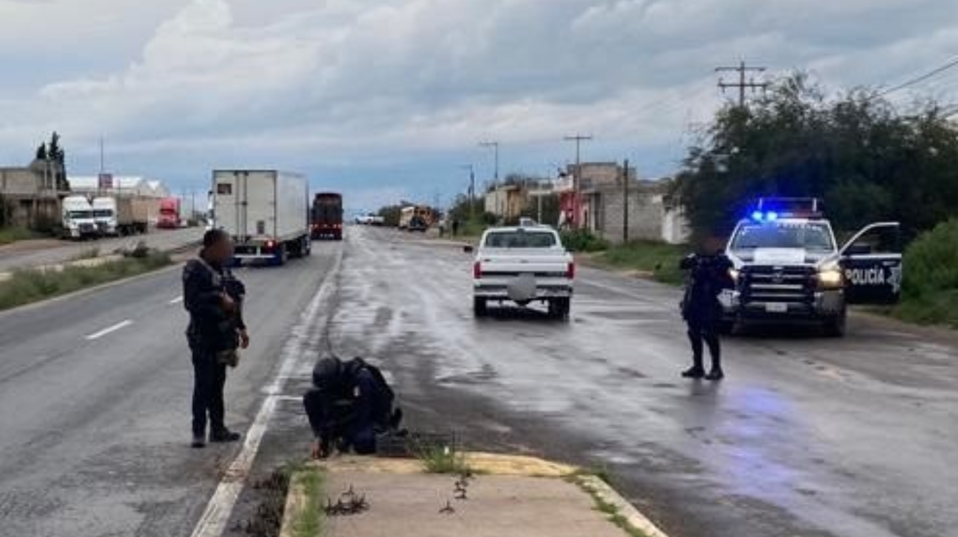 The authorities deployed a powerful operation at the site of the road blockade.  (Photo: Facebook/General Adolfo Marín Marín)