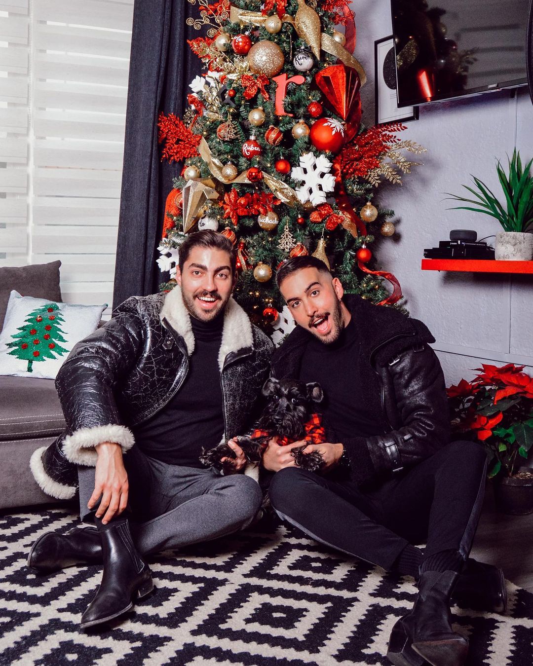 Los novios están comprometidos a casarse, aunque aun no han comunicado la fecha de la boda (Foto: Instagram @robertocarlomx)