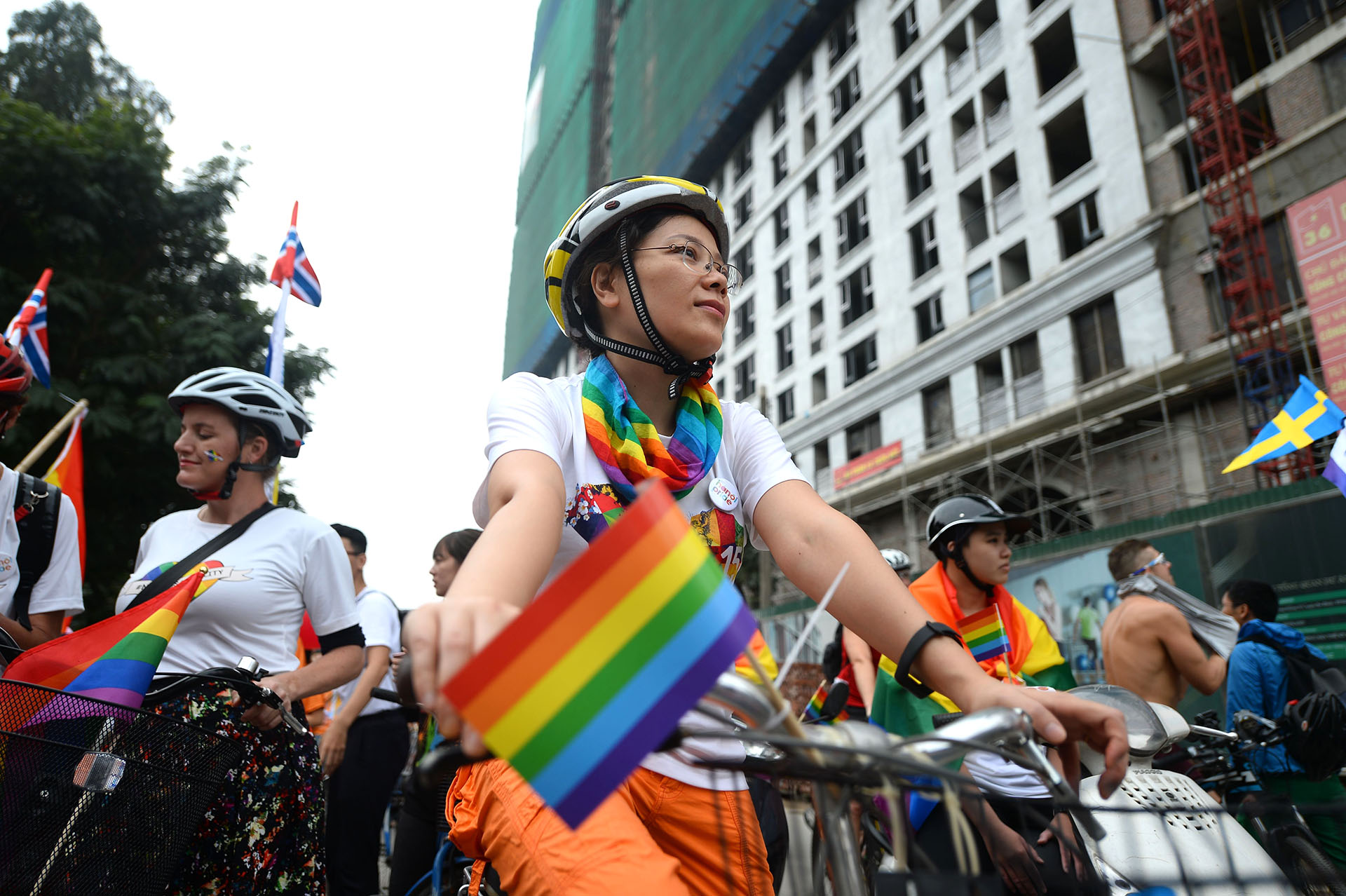 Un grupo de personas montó bicicletas durante el desfile por los derechos de los gays en Hanoi, Vietnam, el 11 de noviembre de 2018 