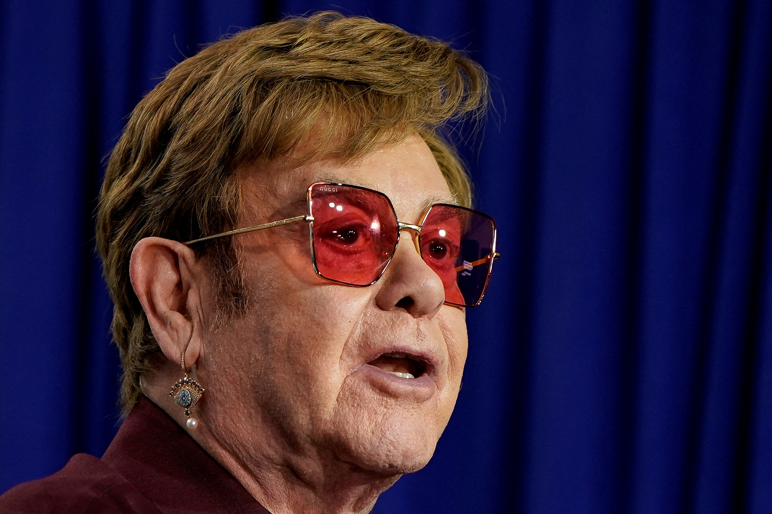 Elton John advierte a los compositores sobre la inteligencia artificial: 