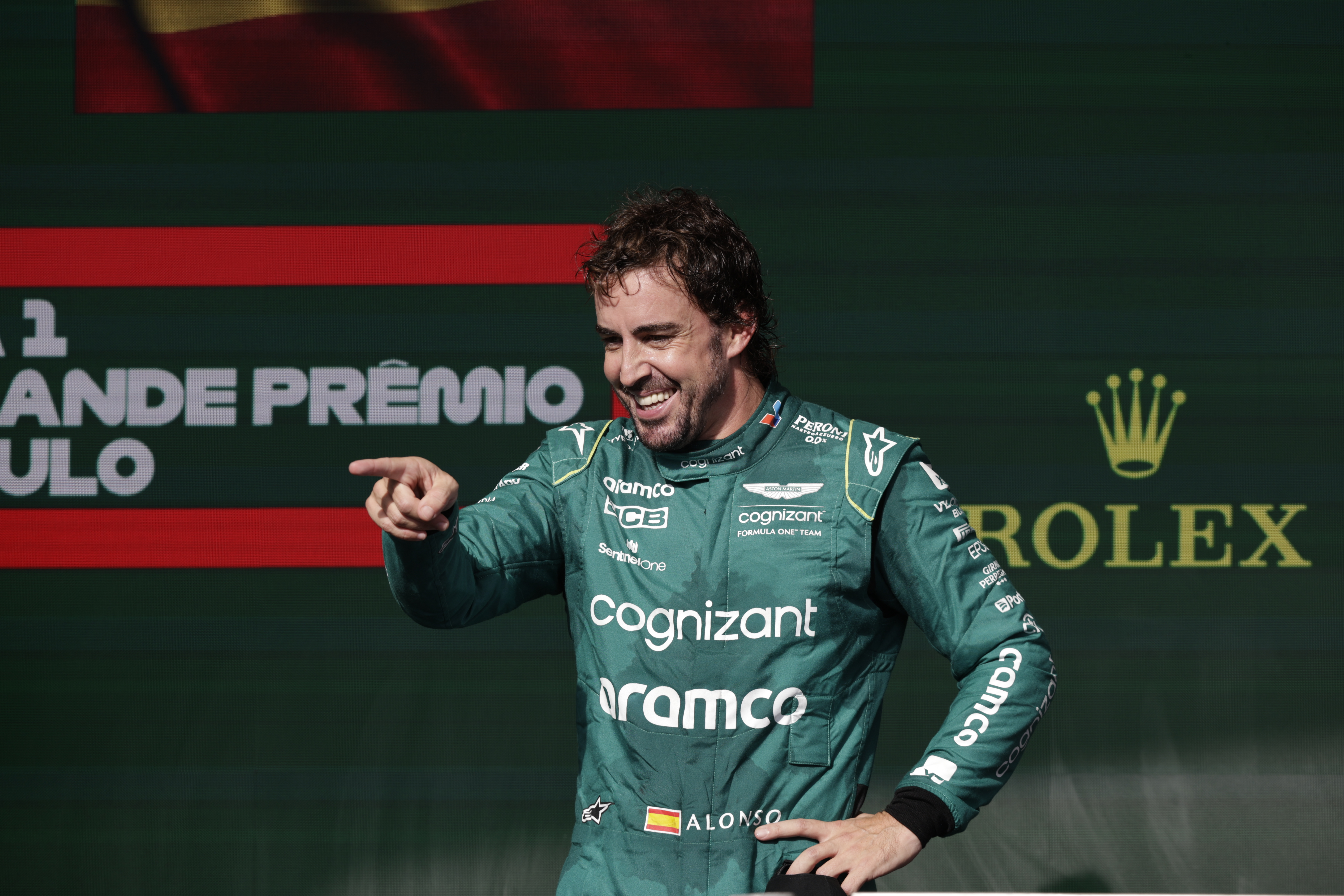 Aston Martin, desbordados ante las peticiones de merchandising de Fernando  Alonso: hay una espera de meses