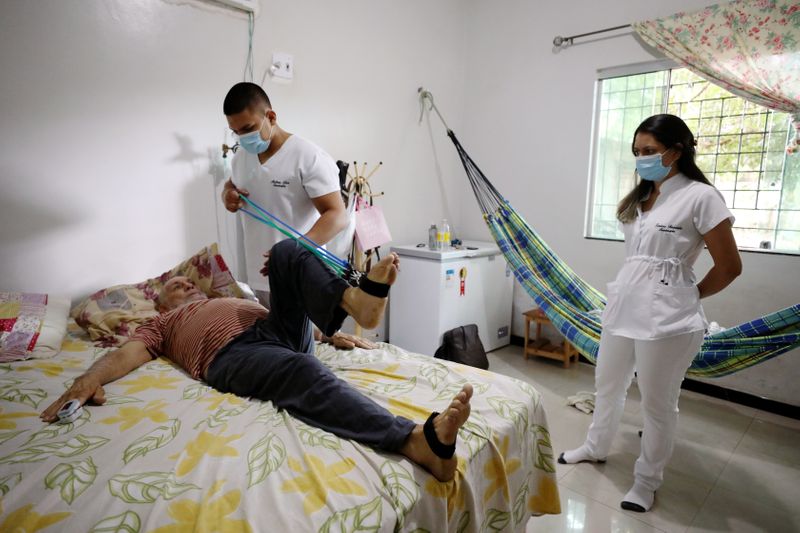 Terapia y rehabilitación es la carrera que muestra la mayor tasa de informalidad en México. REUTERS/Bruno Kelly