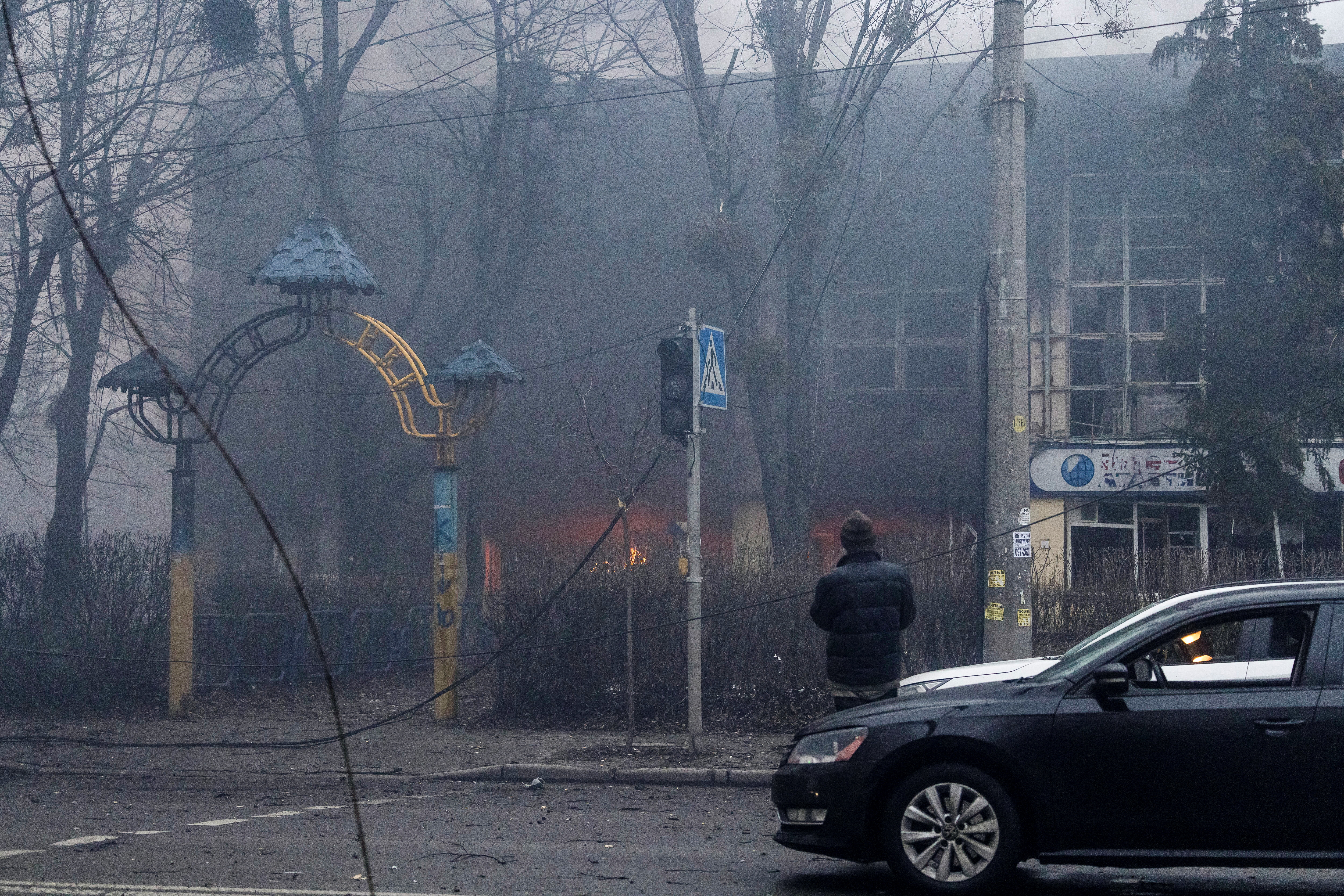 Los bombardeos también se habrían notado en la ciudad ucraniana de Borodjanka en dos edificios residenciales que fueron reducidos a cenizas