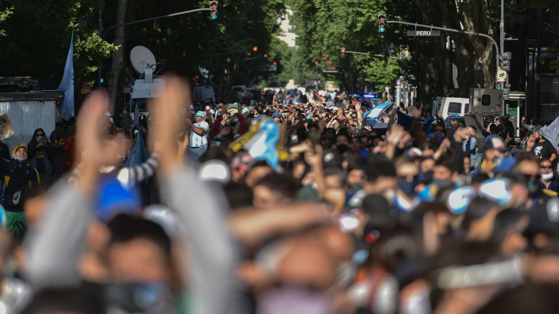 Con el correr de las horas, la fila de personas se hizo cada vez más extensa