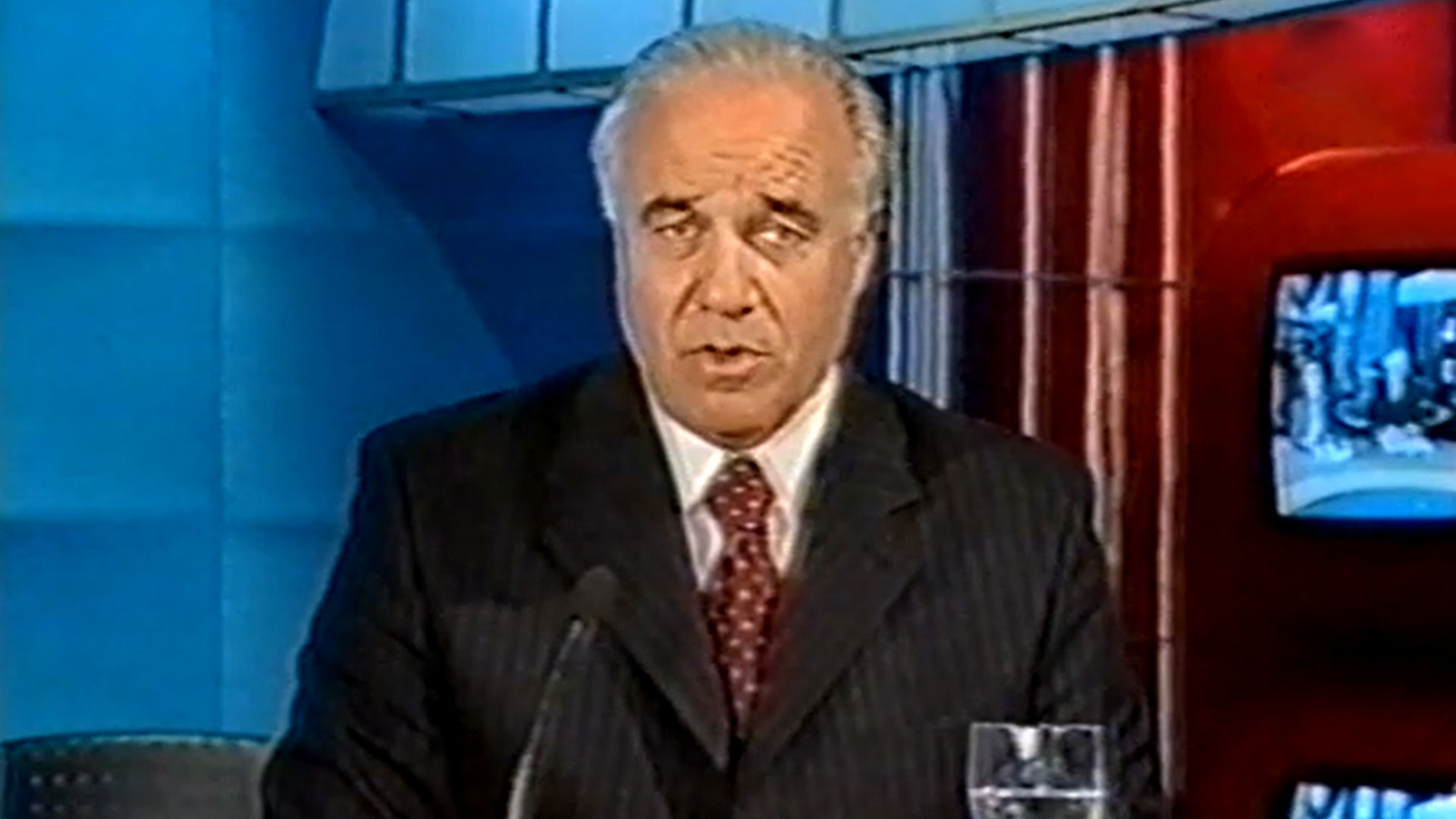  César Mascetti en 1965 comenzó a trabajar en el diario Clarín, en 1968 pasó a La Razón y en 1971 inició su carrera en Canal 13 -Foto NAzzzz
