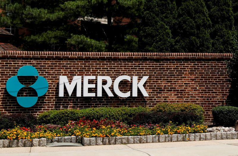Foto de archivo. El logo de Merck en el campus de la compañía en Rahway, Nueva Jersey. EEUU (REUTERS/Brendan McDermid)