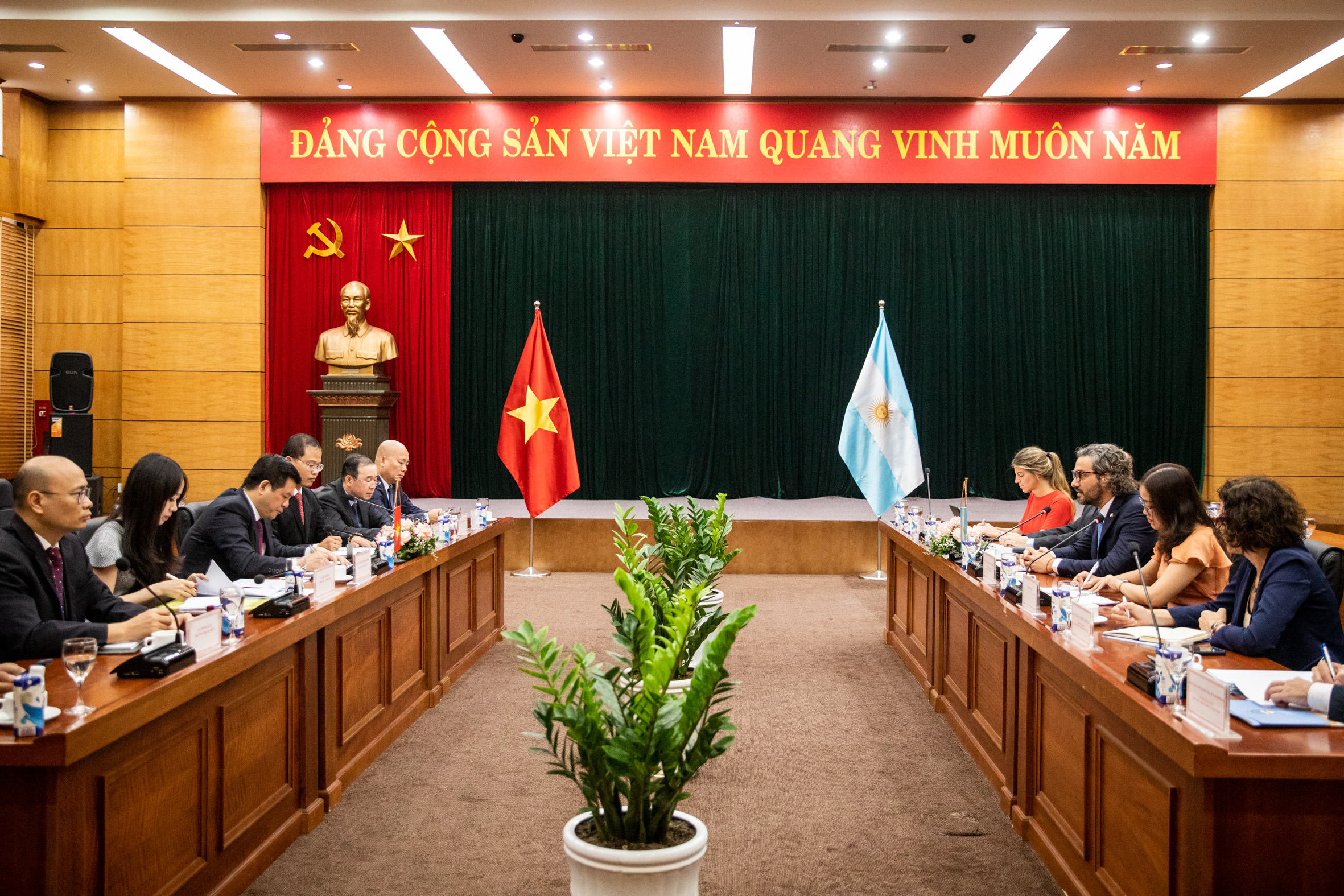 En julio de 2022 el canciller Santiago Cafiero visitó Vietnam y se avanzó en la relación comercial entre los dos países.