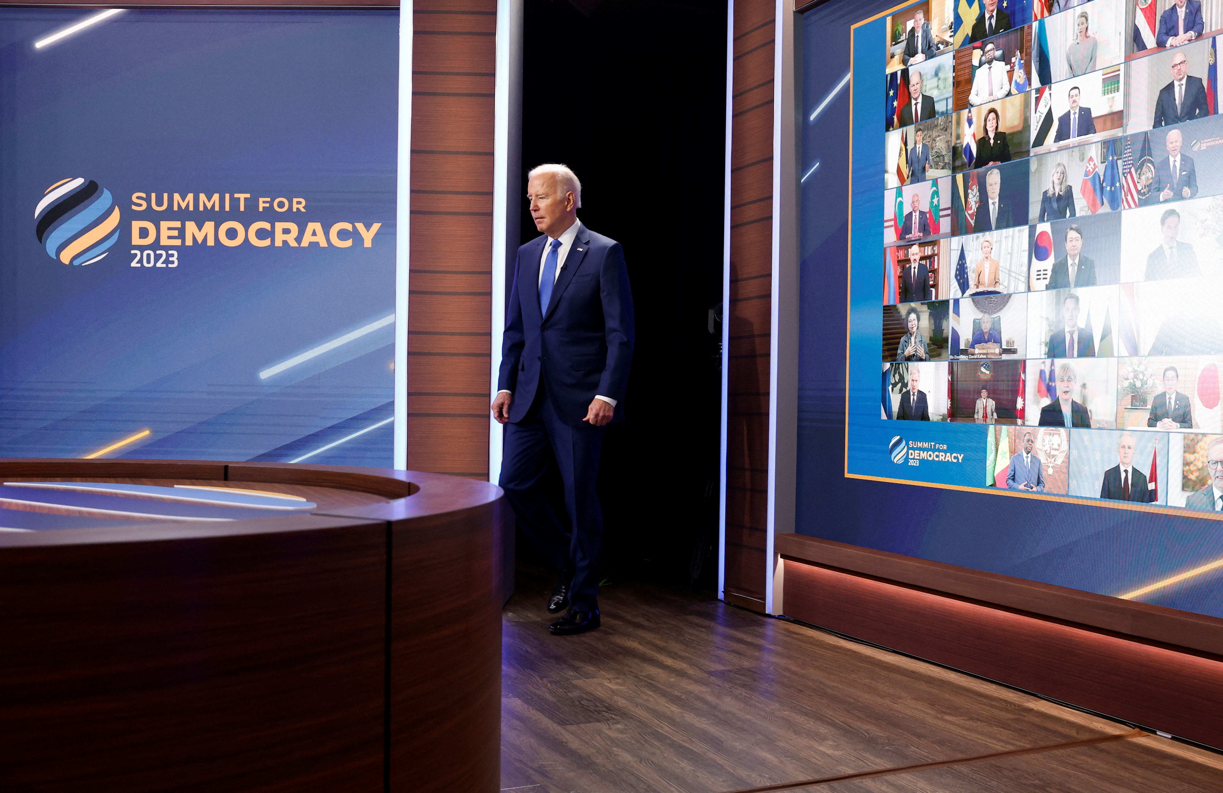 Biden inauguró la Segunda Cumbre por la Democracia haciendo un llamado a fortalecer las instituciones. (REUTERS)