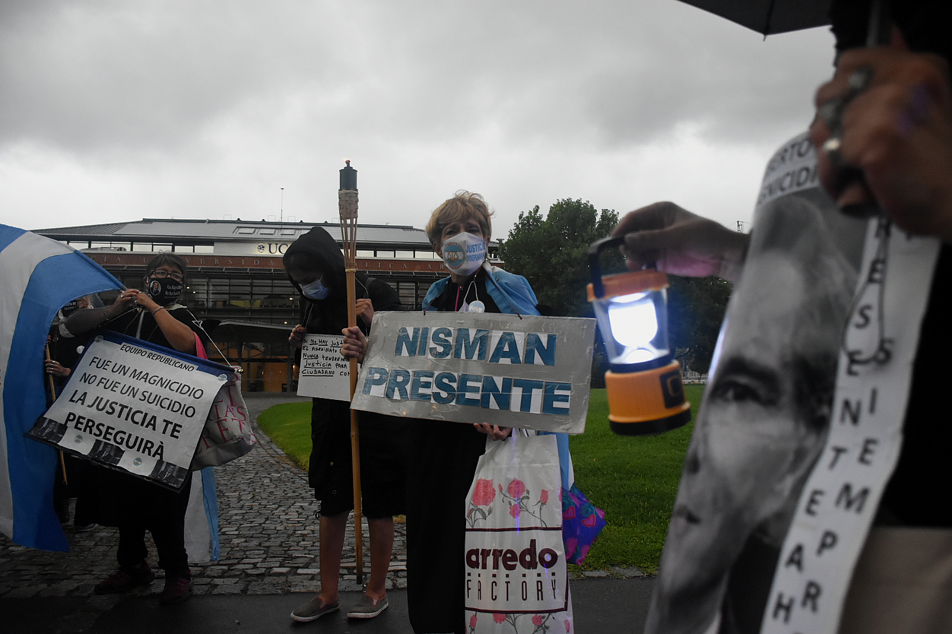 Un grupo de manifestantes se concentró para reclamar justicia por la muerte de Alberto Nisman 
