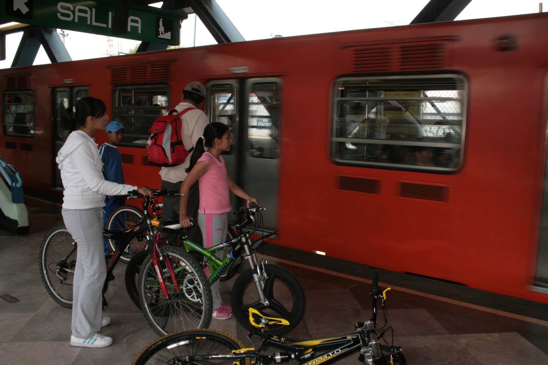 CDMX: cuáles son los días y horarios para entrar con bicicleta al  transporte público - Infobae