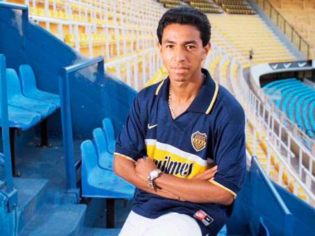 Nolberto Solano valora a Luis Advíncula en Boca Juniors con curiosa frase:  “Es el niño que juega por la Coca Cola en el barrio y mata” - Infobae