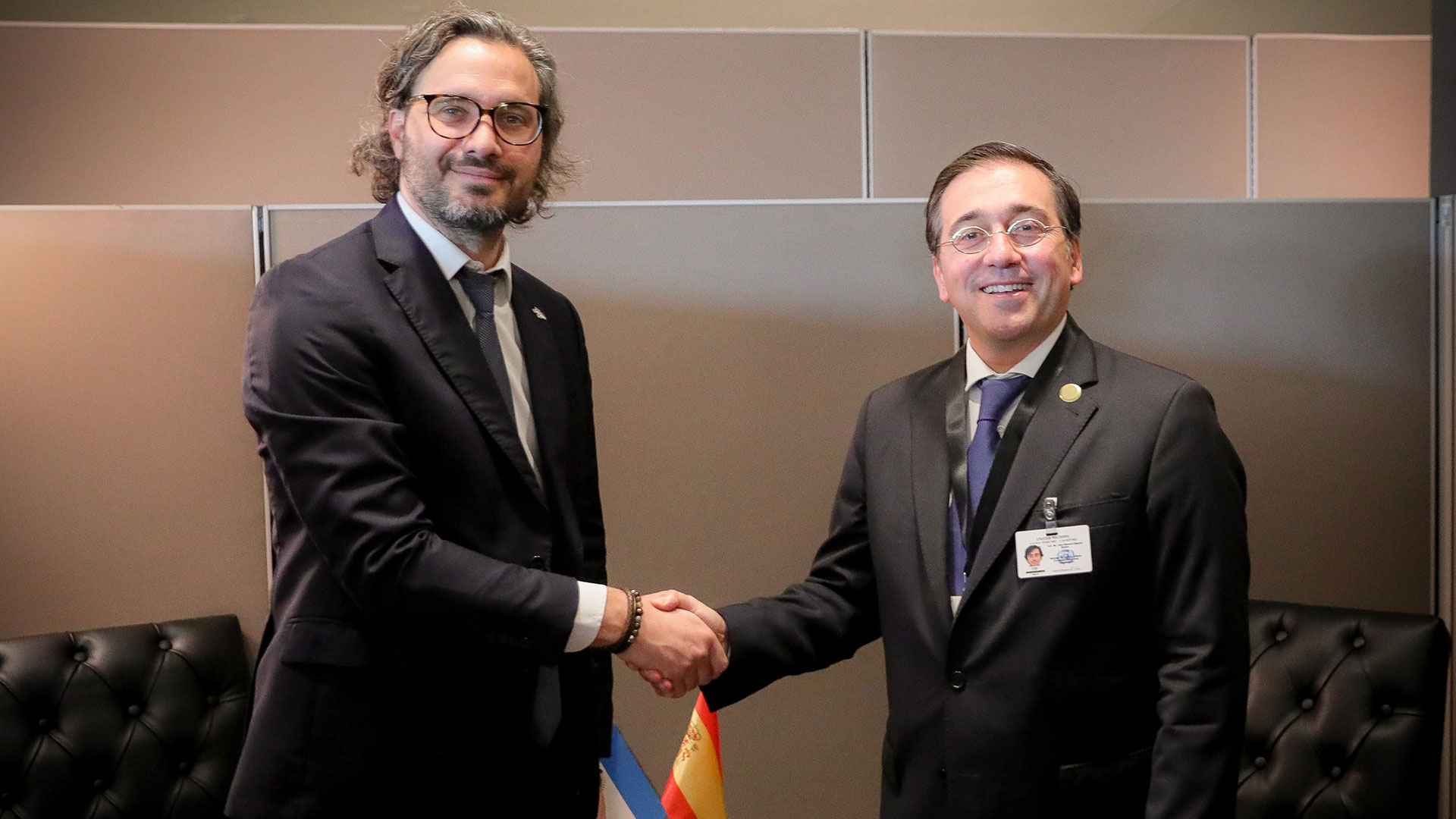 Cafiero se encontró con el canciller español José Manuel Albares en el edificio de las Naciones Unidas