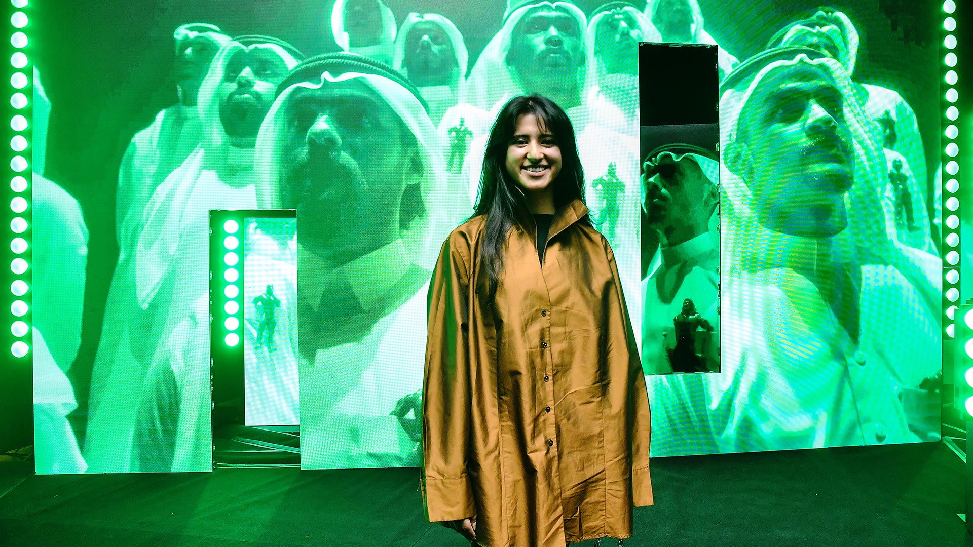 Ahaad Almoudi y su videoinstalación "The green light" (Télam)