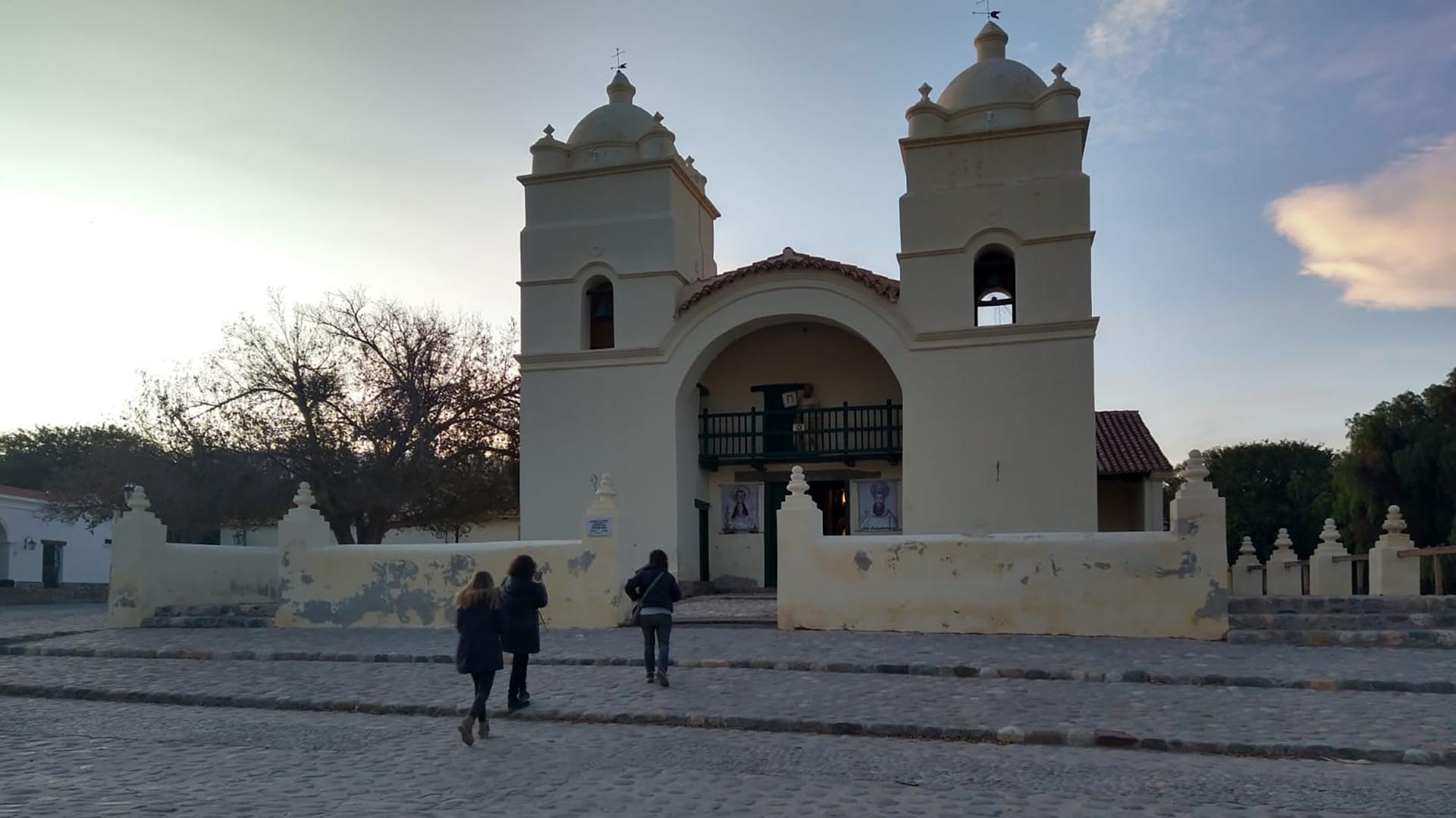 Catedral principal de la ciudad de Molinos, frente a la Hacienda que lleva el mismo nombre, una casona antigua de estilo colonial restaurada 
