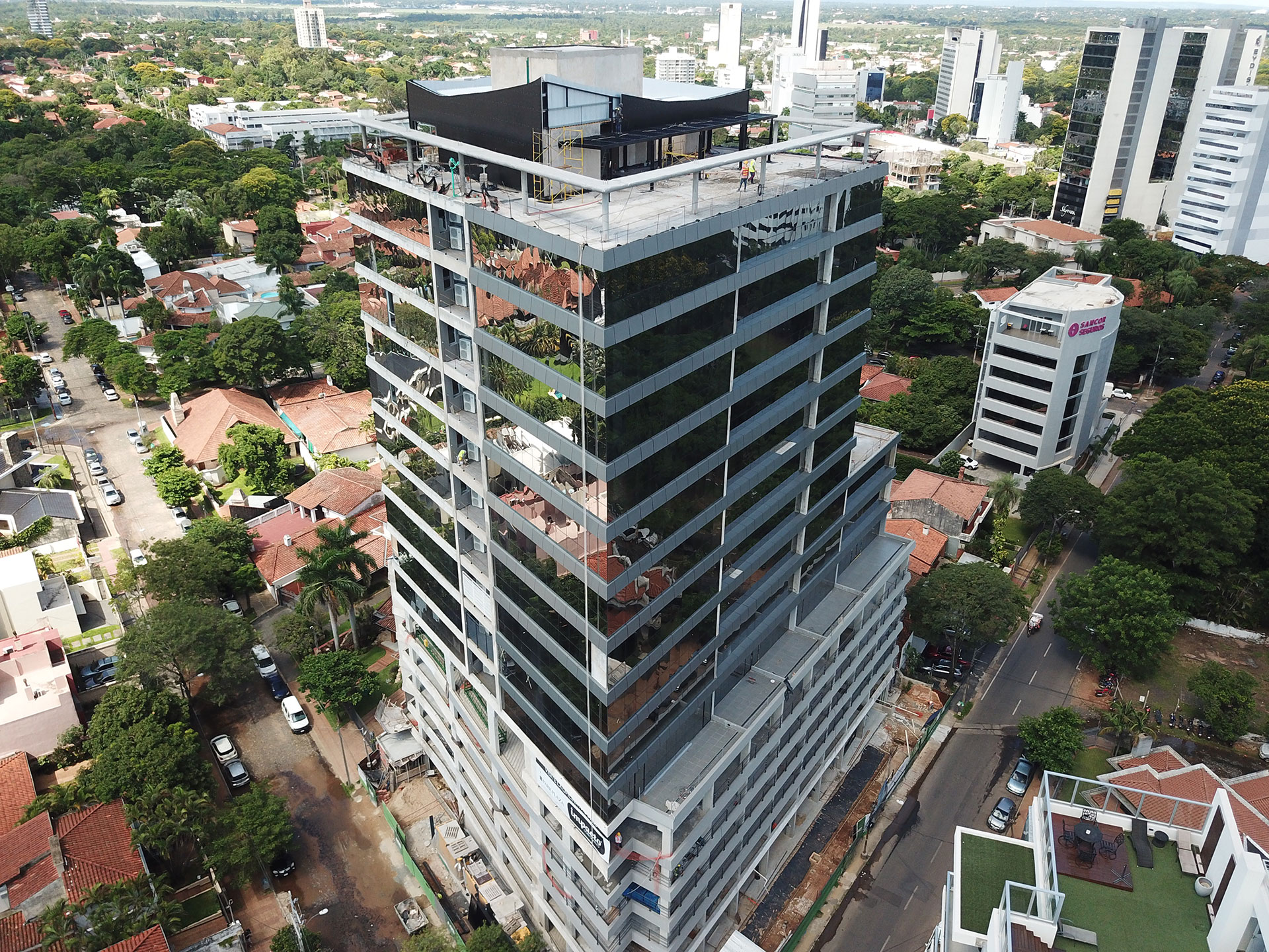En otros países, incluso en la región, en Paraguay entre ellos, se abonan menos tributos y muchas veces esta quita alienta al desarrollo para promover la construcción y generar empleos