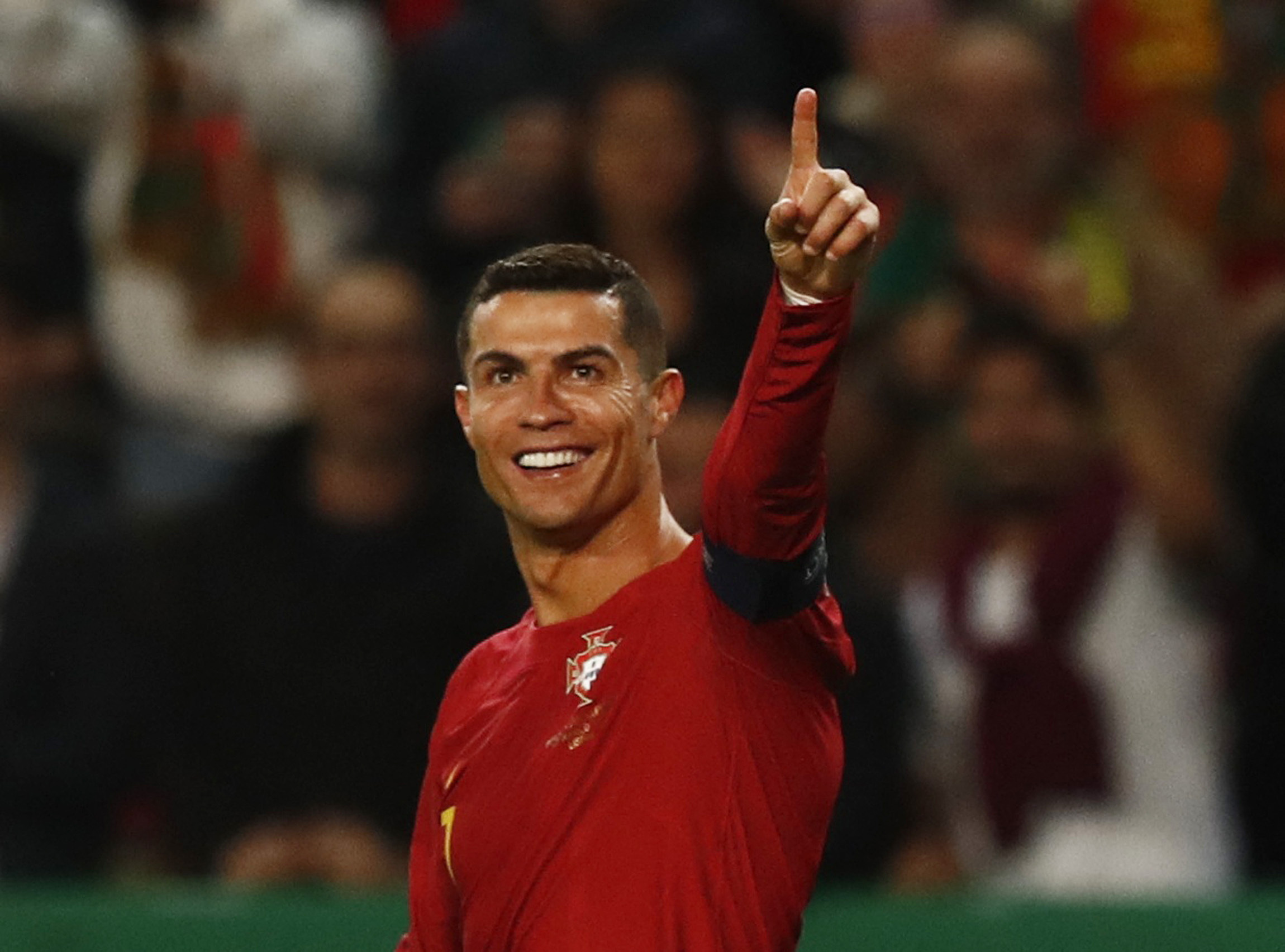 Cristiano Ronaldo sigue haciendo historia en el fútbol y con la selección de Portugal. (REUTERS)