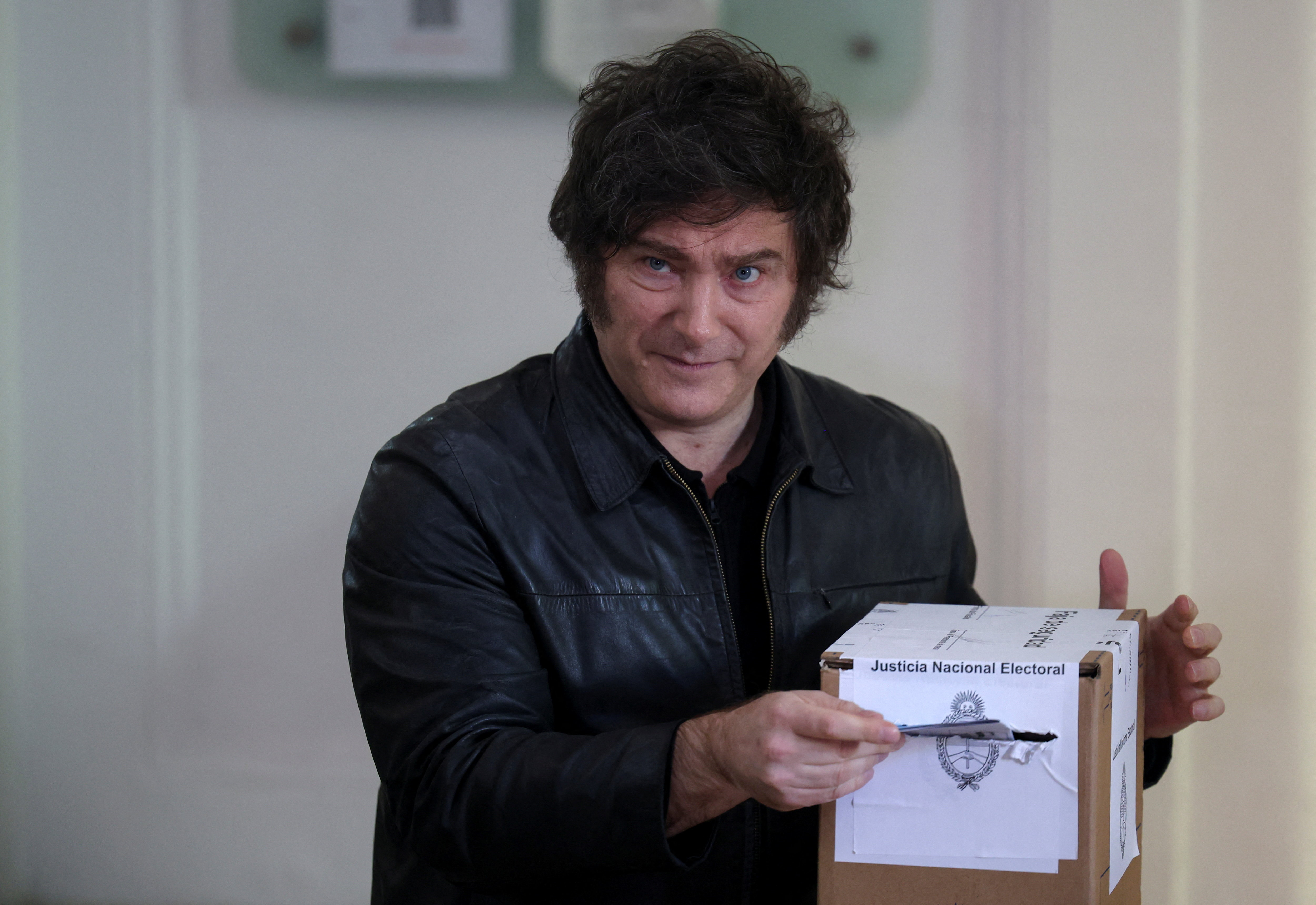 La letra chica de la nueva reforma electoral de Milei: motosierra a sellos de goma, suspensi&oacute;n de elecciones al Parlasur y debates no obligatorios