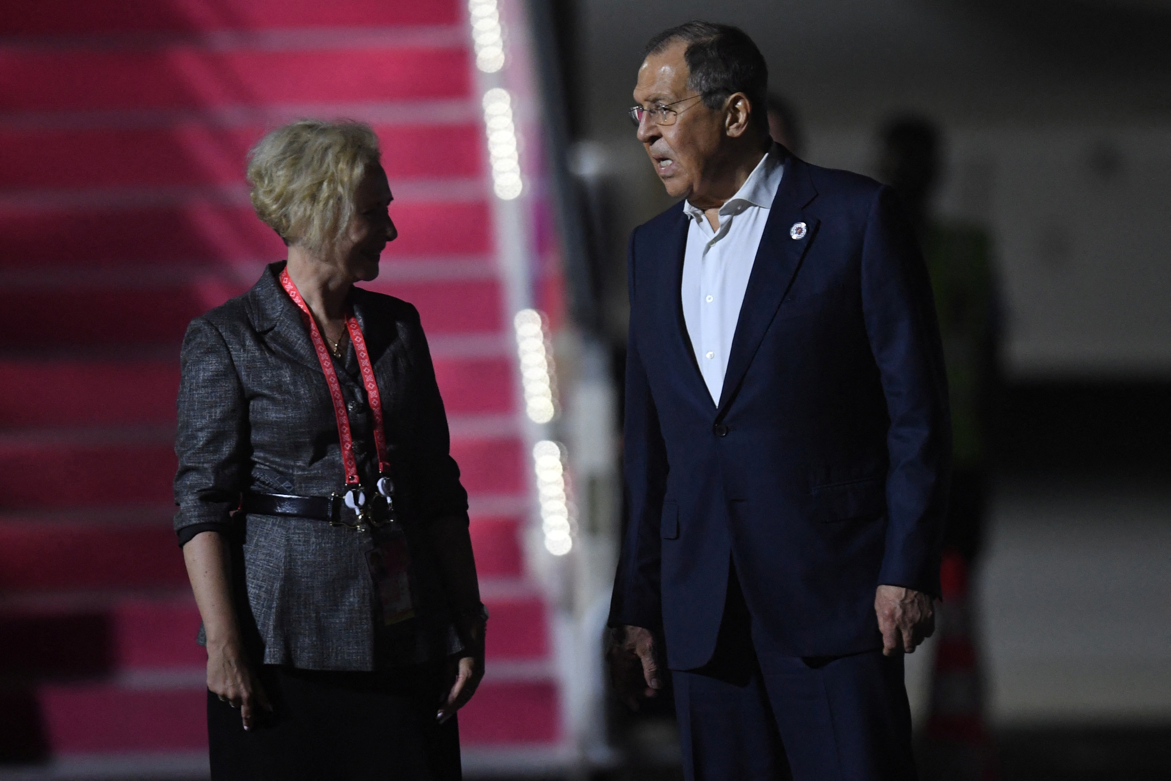 Sergey Lavrov llegó la noche del domingo a Indonesia (via Reuters)