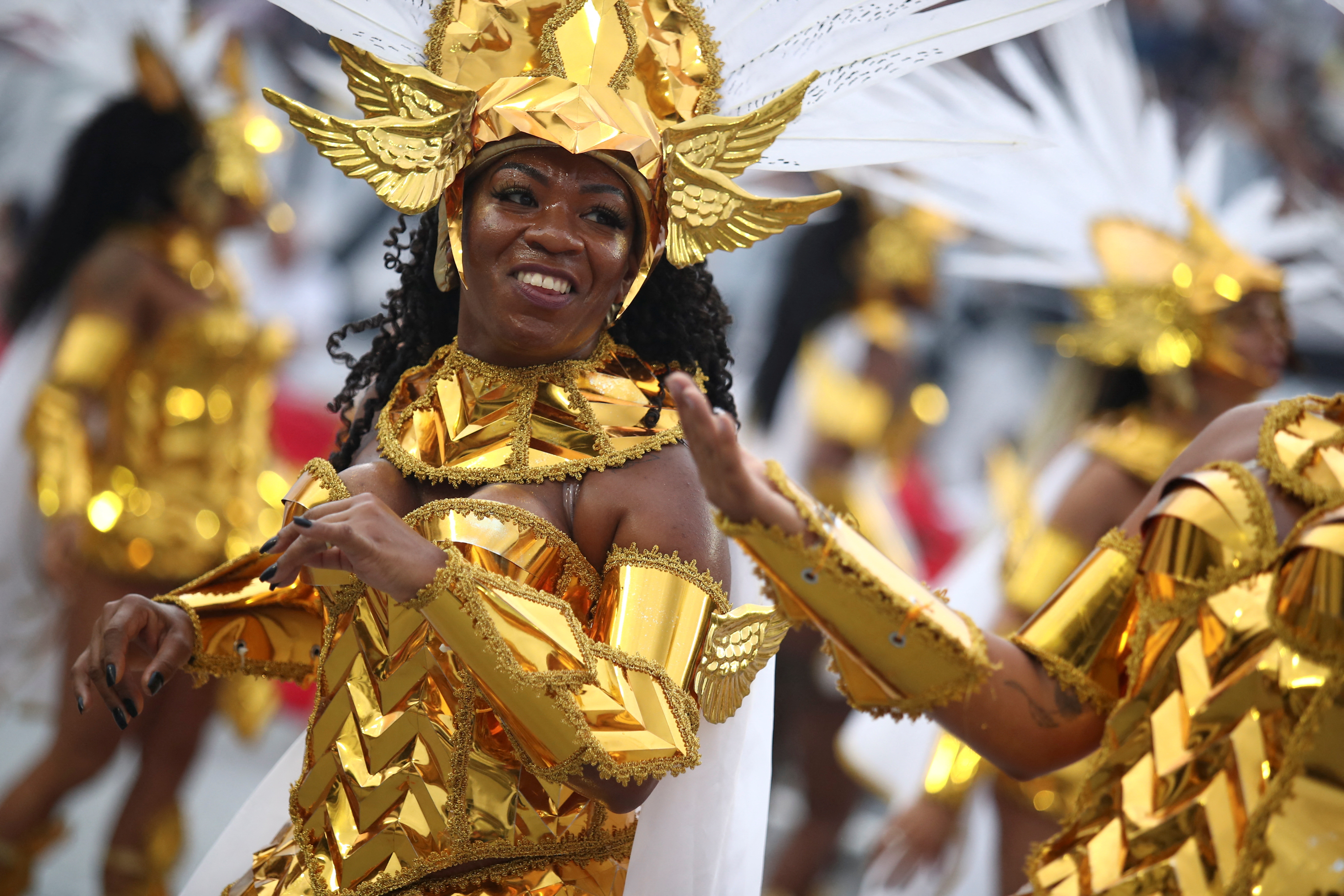 Juerguistas de la escuela Gavioes da Fiel actúan durante la primera noche del desfile de Carnaval en el Sambódromo de Anhembi en Sao Paulo, Brasil 18 de febrero de 2023. REUTERS/Carla Carniel