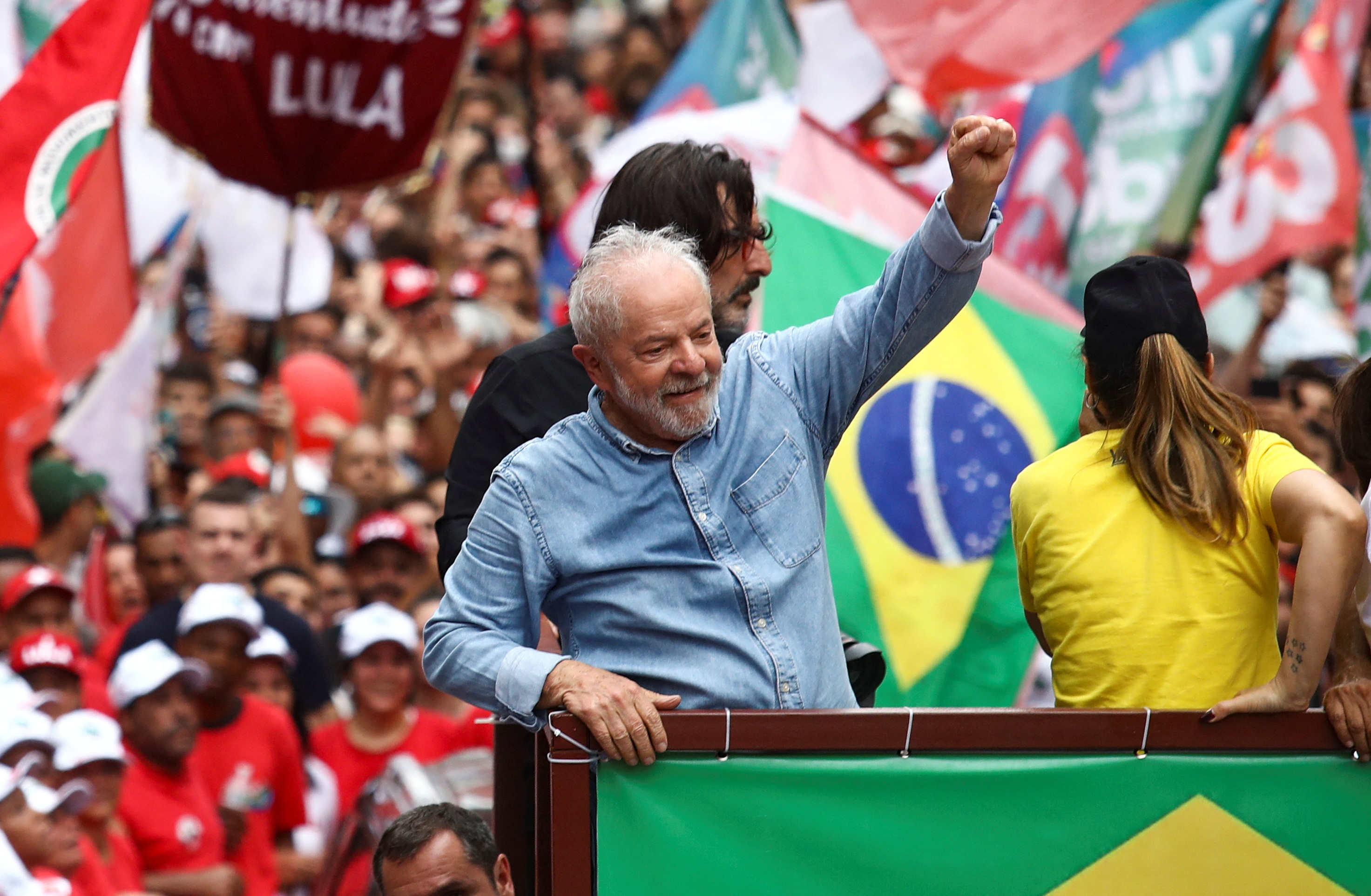 El ex presidente y candidato presidencial de Brasil, Luiz Inacio Lula da Silva, cerró su campaña con la "marcha de la victoria", en Sao Paulo, Brasil, el 29 de octubre de 2022 (REUTERS/Carla Carniel)