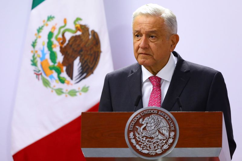 FOTO DE ARCHIVO. El presidente de México, Andrés Manuel López Obrador, pronuncia un discurso en el tercer aniversario de su victoria en las elecciones presidenciales en el Palacio Nacional en la Ciudad de México, México, el 1 de julio de 2021. REUTERS/Edgard Garrido