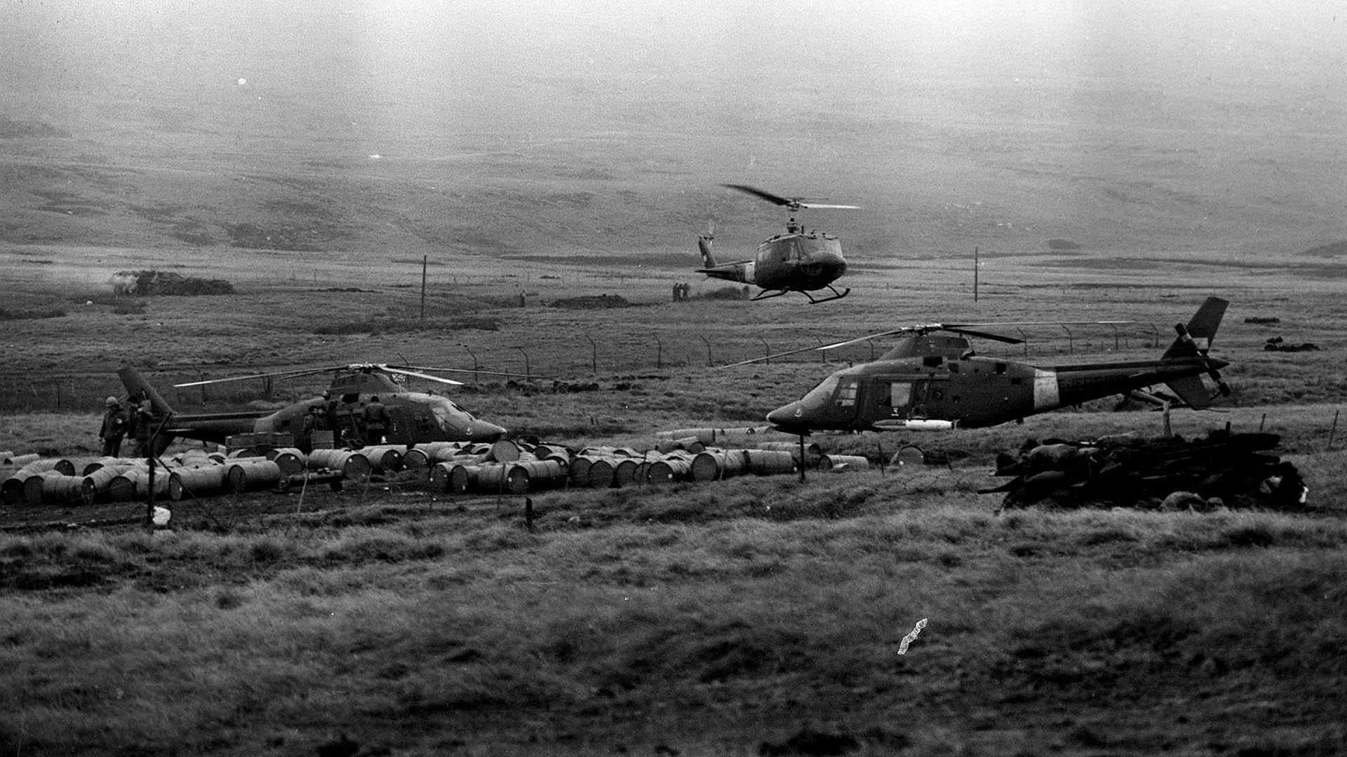 Argentine helicopters patrol rural areas (end of May 1982) of the Malvinas Islands (Eduardo Farré/ArchivoTélam)