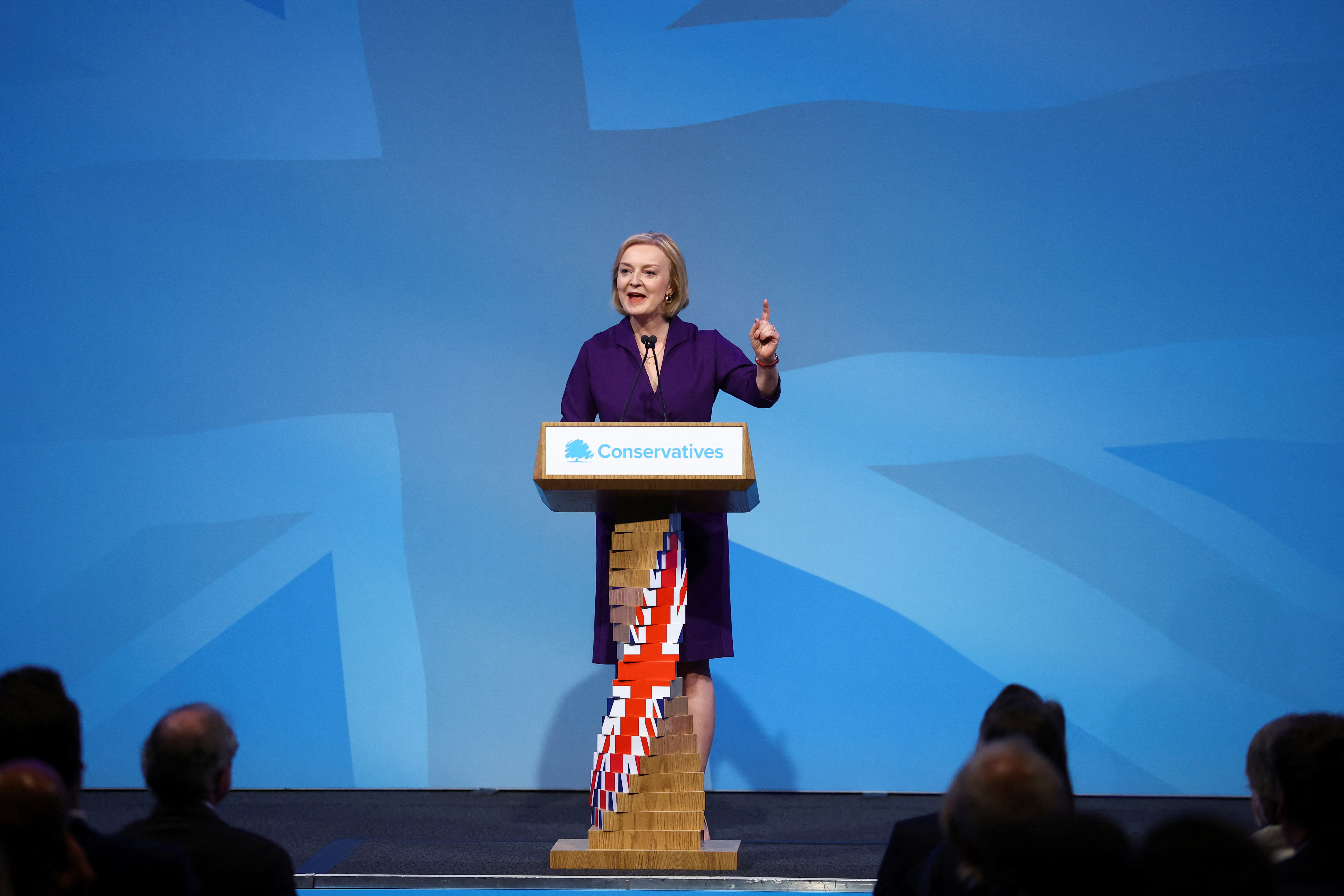 Truss promised to lift the country out of crisis through tax cuts, energy spending and measures to stimulate economic growth.  (REUTERS/Hannah McKay)