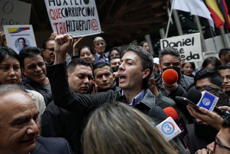 El Alcalde de Medellín, Daniel Quintero salió en defensa del senador Alex Flórez. (Colprensa-Sergio Acero)