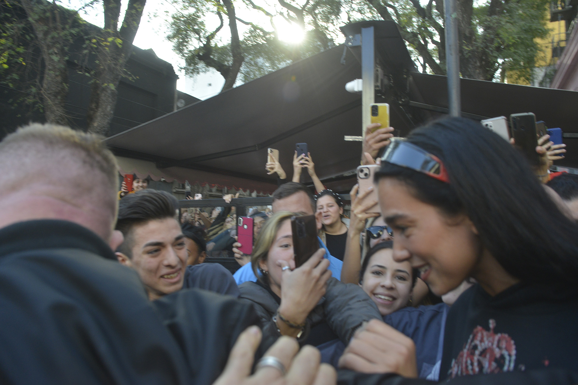 Dua Lipa recibe el cariño de sus fans argentinos (FOTOS: RS Fotos)