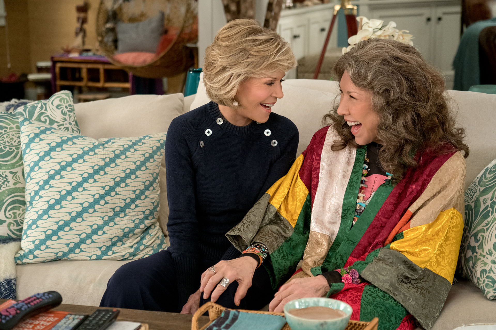 Jane Fonda and Lilly Tomlin in "Grace and Frankie".  (Netflix)