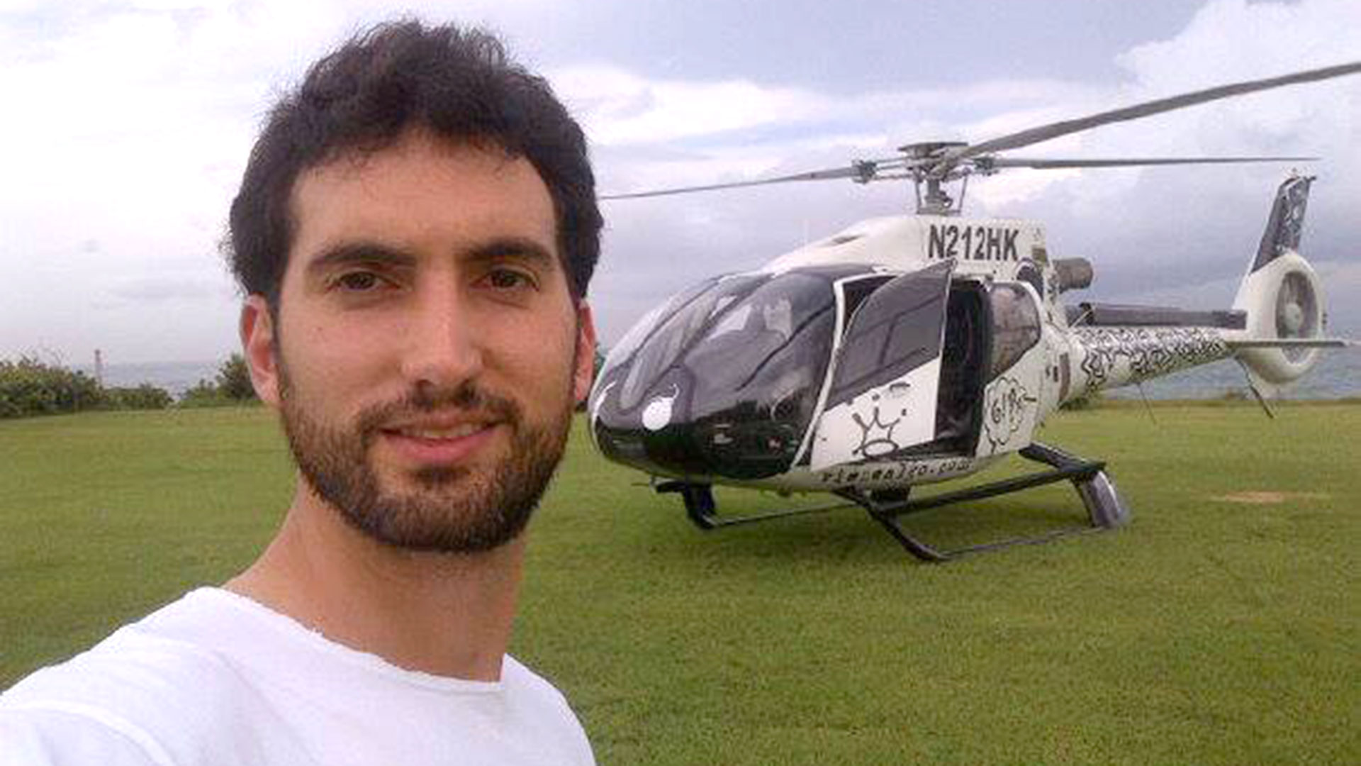 El empresario “príncipe Karim” demandará a la empresa que le alquiló  helicóptero - Infobae