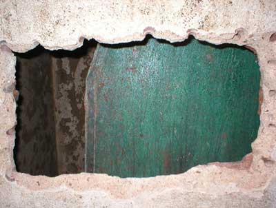 Cuando los especialistas abrieron un pequeño agujero en una de las paredes de la bóveda, se encontraron con un féretro de cobre. (Gentileza Instituto de Arte Americano e Investigaciones Estéticas "Mario J. Buschiazzo" FADU-UBA