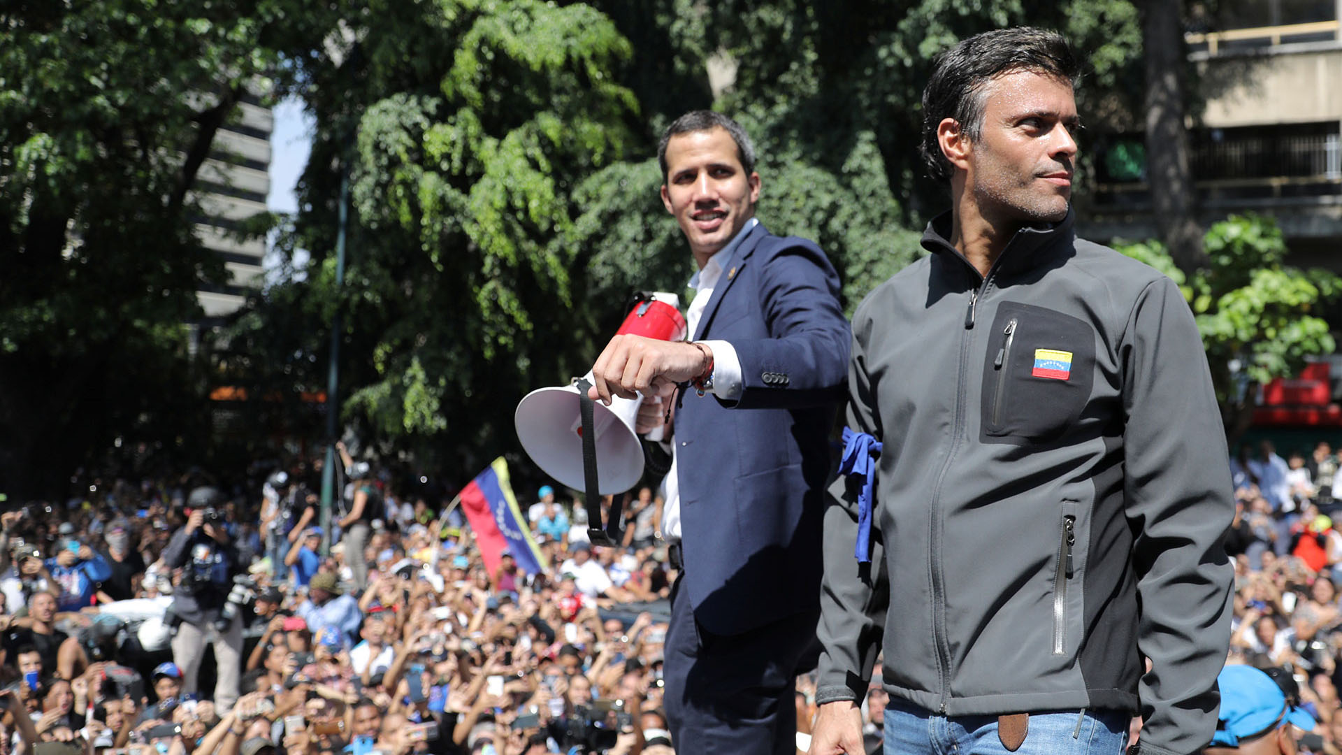 Guaidó aparece con Leopoldo López en la "Operación Libertad".