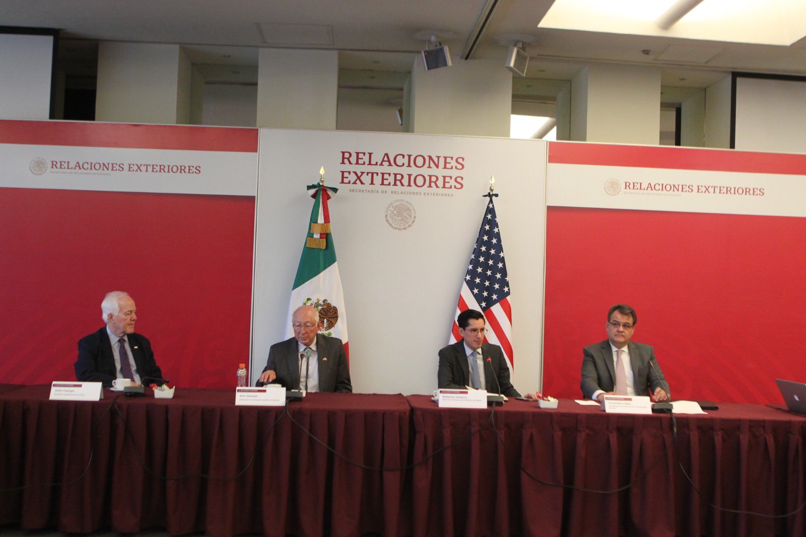 Tras la reunión con AMLO en Palacio Nacional, los comitiva estadounidense se reunió en la SRE (Twitter/@r_velascoa)