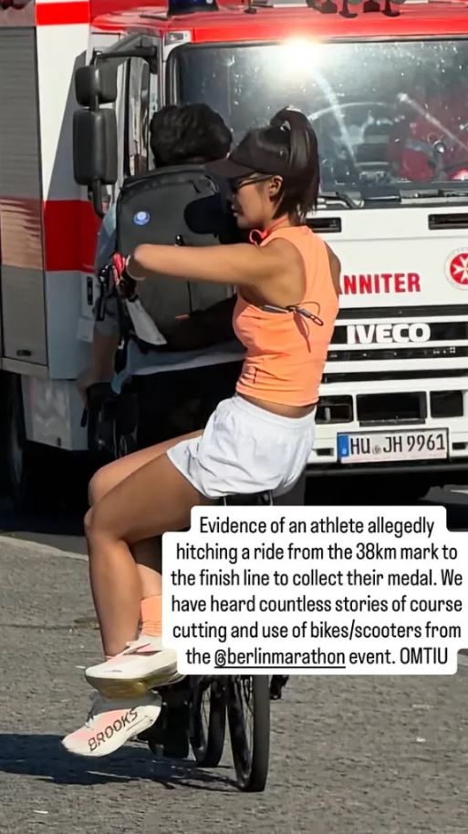 Una influencer china fue descalificada del Marat&oacute;n de Berl&iacute;n por subirse a una bicicleta durante la carrera: las escandalosas fotos
