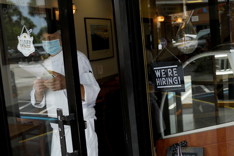 Según la mayoría de las medidas, la economía en general se mantiene saludable. Esto es especialmente cierto en el mercado laboral de EEUU (REUTERS/Marco Bello/File Photo)