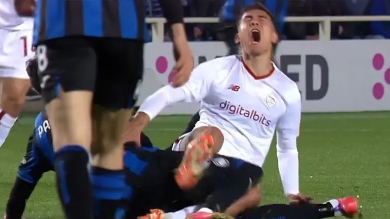 La brutal patada del argentino José Luis Palomino que lesionó a Paulo Dybala en la derrota de la Roma ante el Atalanta      