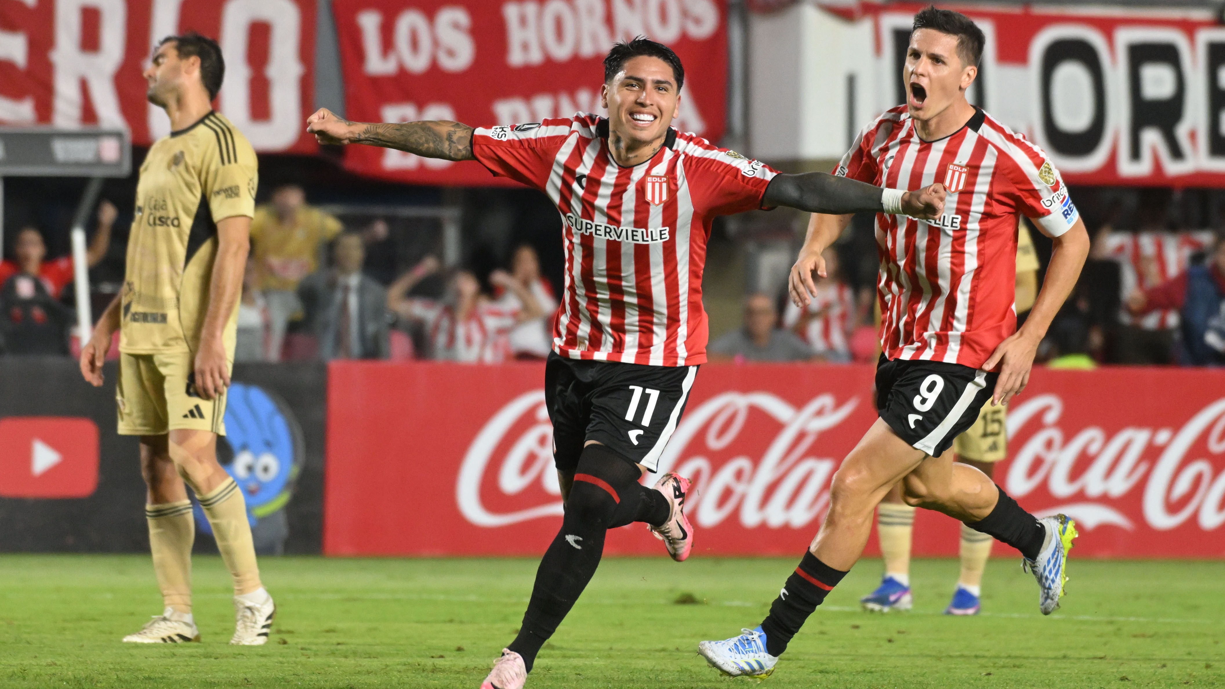 Estudiantes de La Plata venci&oacute; 2-1 a Cusco y logr&oacute; la primera victoria en la Copa Libertadores