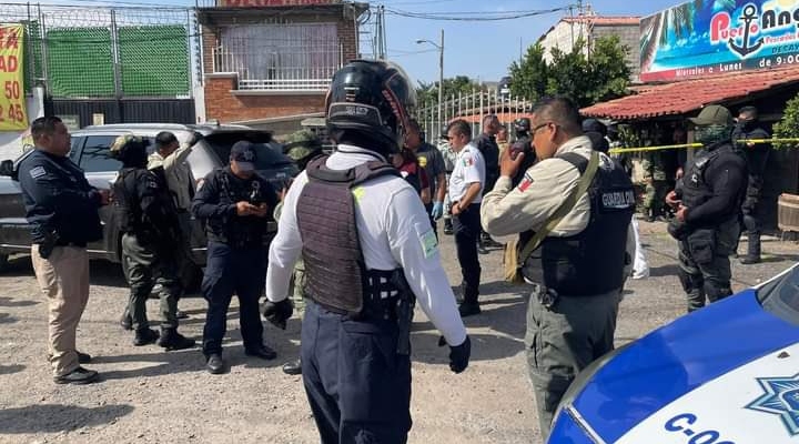 La policía municipal de Tecámac acordonó la zona (Foto: Twitter/@Huatoo)