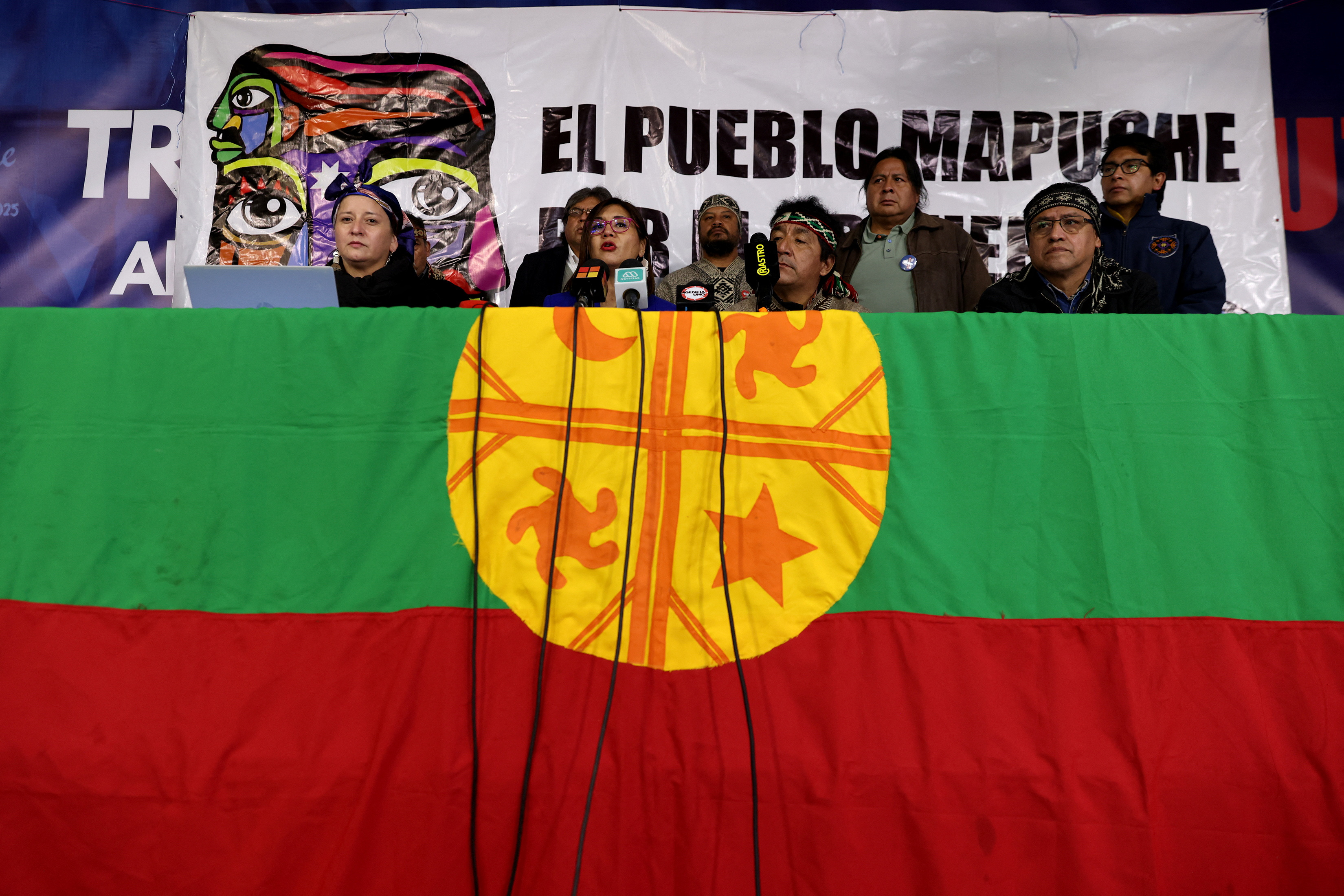 Activistas mapuches habían mostrado su apoyo al texto sometido a votación, pero su opinión no fue mayoritaria en las urnas (Reuters)