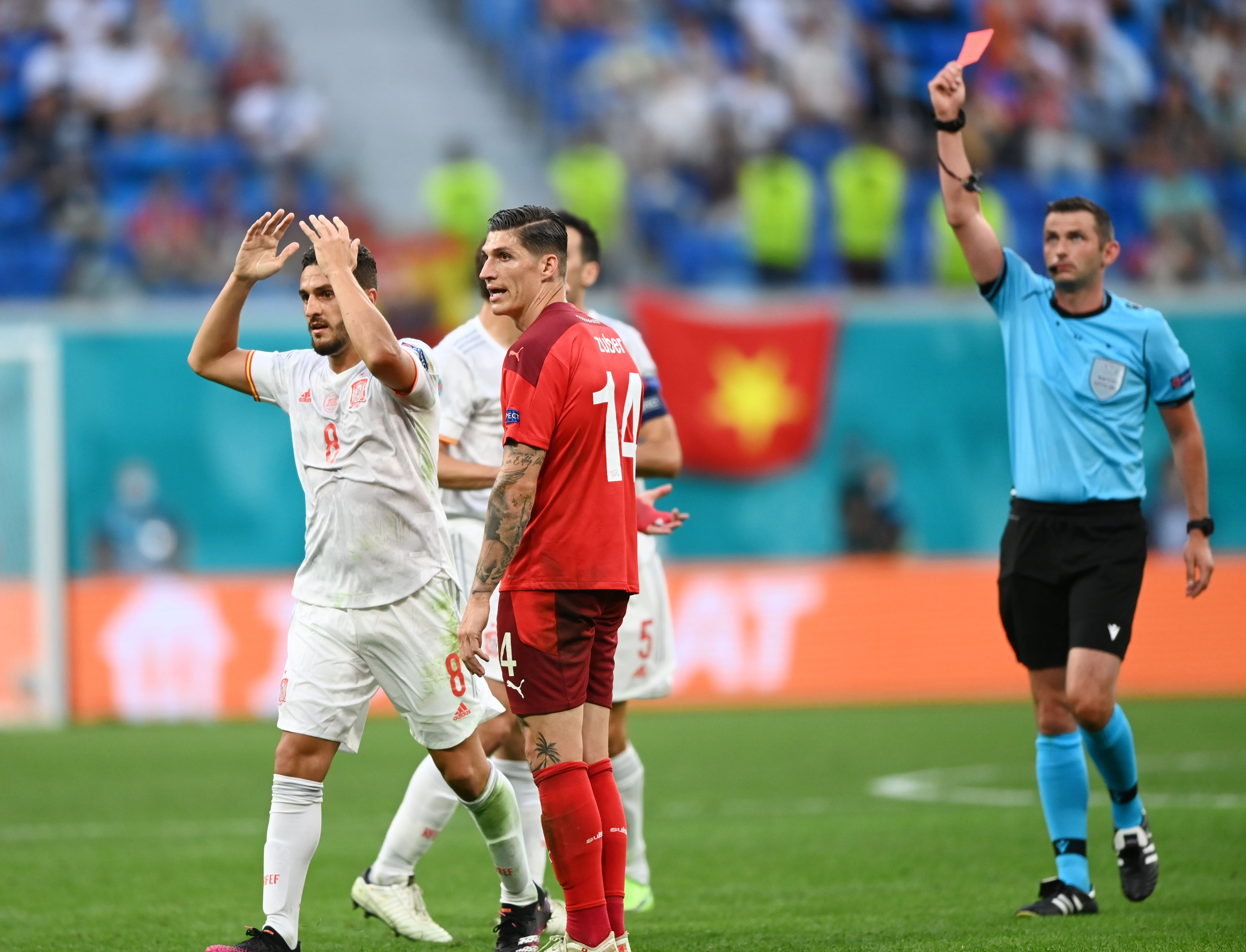 Suiza quedó condicionado por la expulsión de Remo Freuler pero logró llevar el partido hasta los penales (Foto: REUTERS)