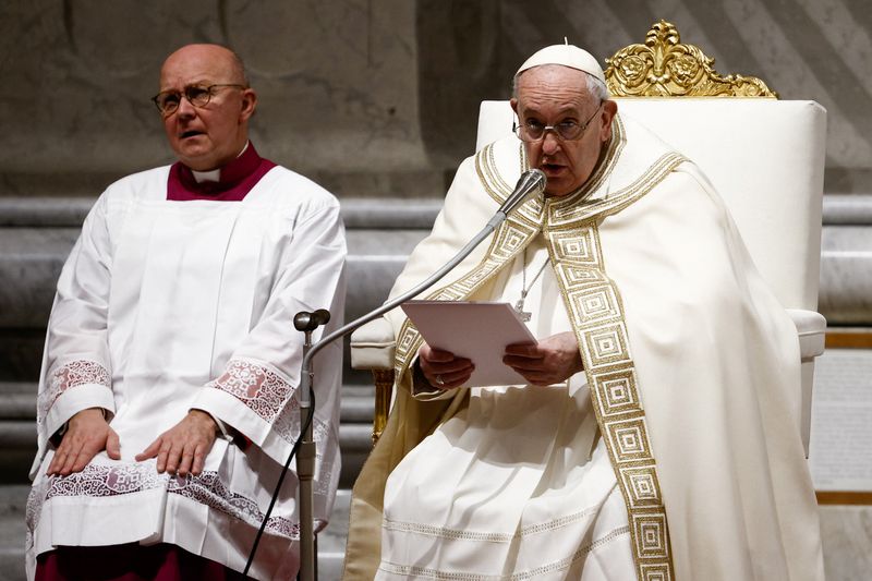 El papa Francisco presidirá el servicio funerario de Benedicto XVI (REUTERS/Guglielmo Mangiapane)