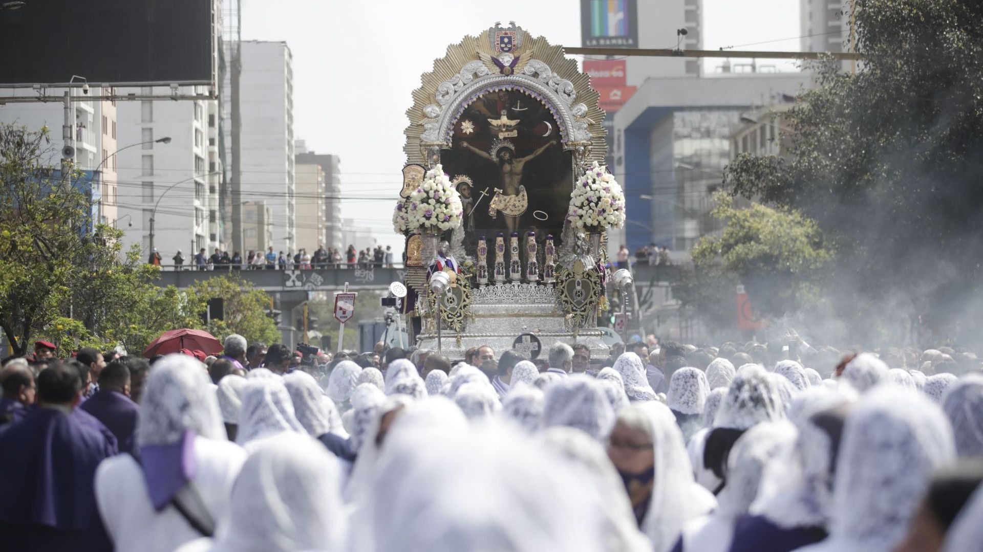 Fotos y videos de la tercera salida del Señor de los Milagros: conoce su recorrido por las calles de Lima 