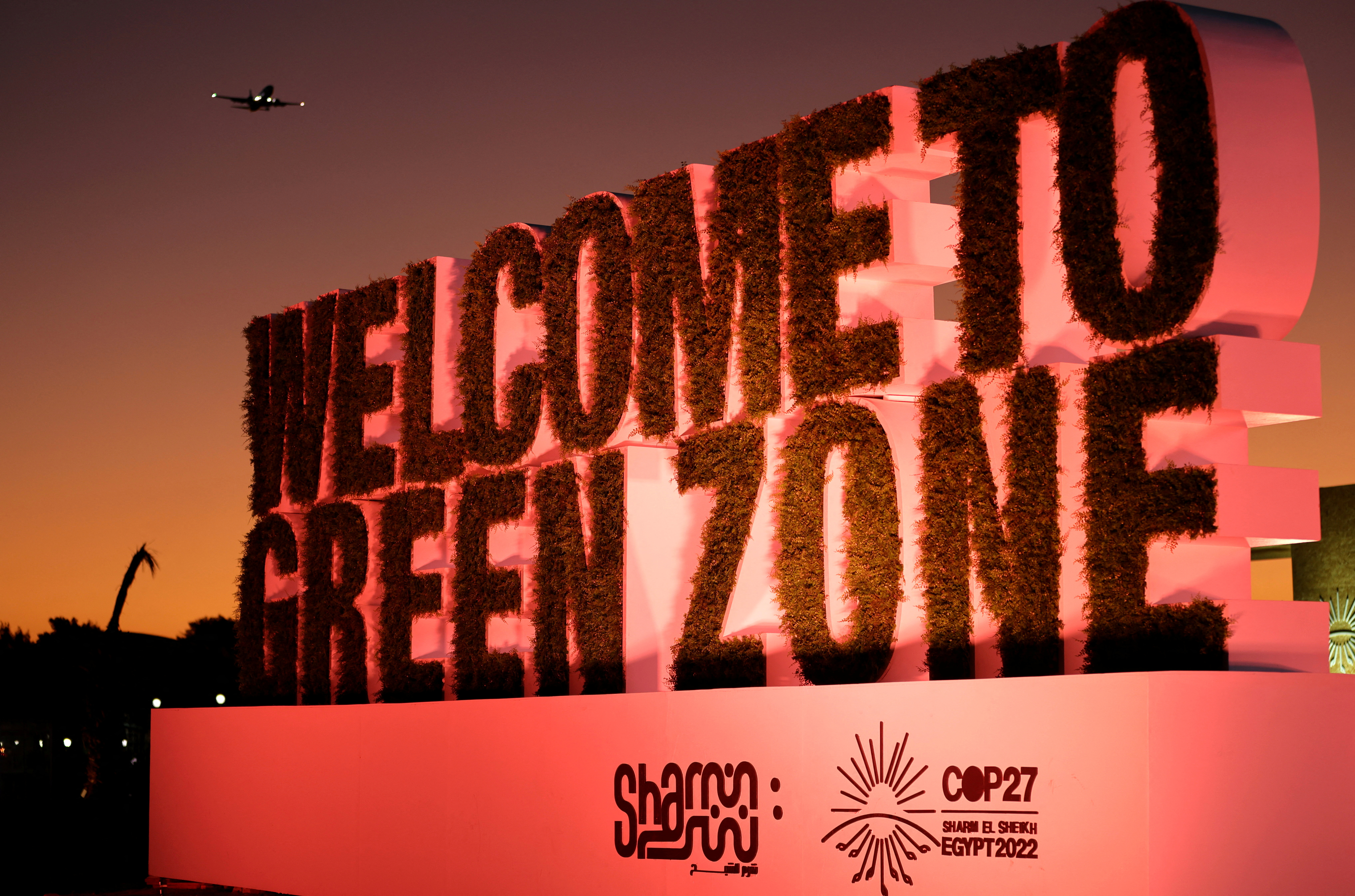 Vista del cartel de bienvenida a la zona verde durante la cumbre climática COP27 en Sharm el-Sheikh, Egipto, 10 de noviembre de 2022 (REUTERS/Mohamed Abd El Ghany)